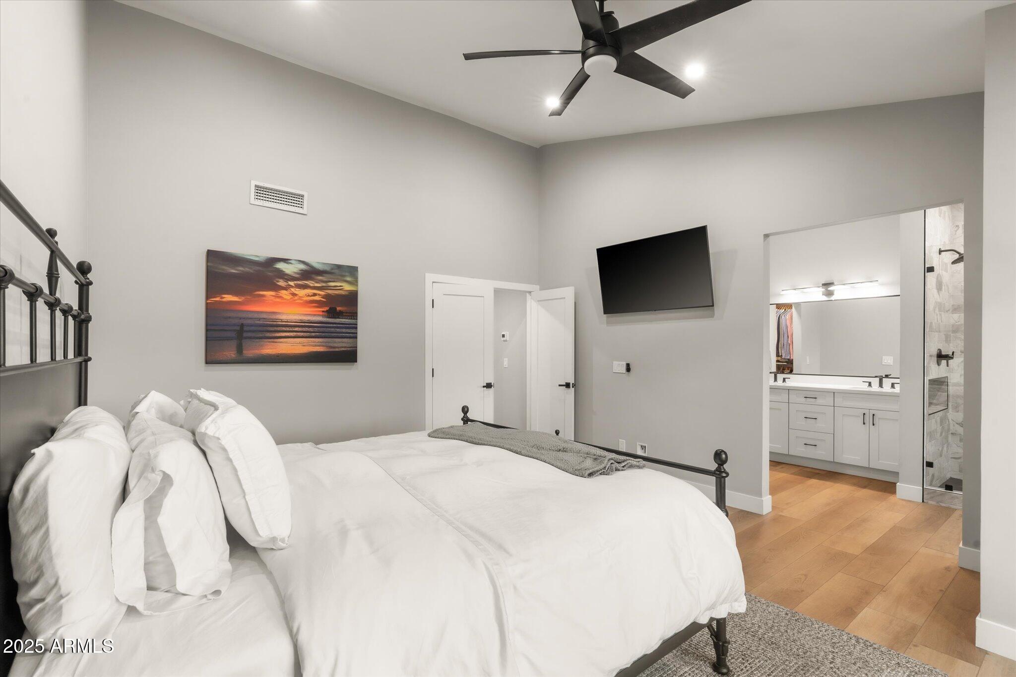 411 W CHILTON Street