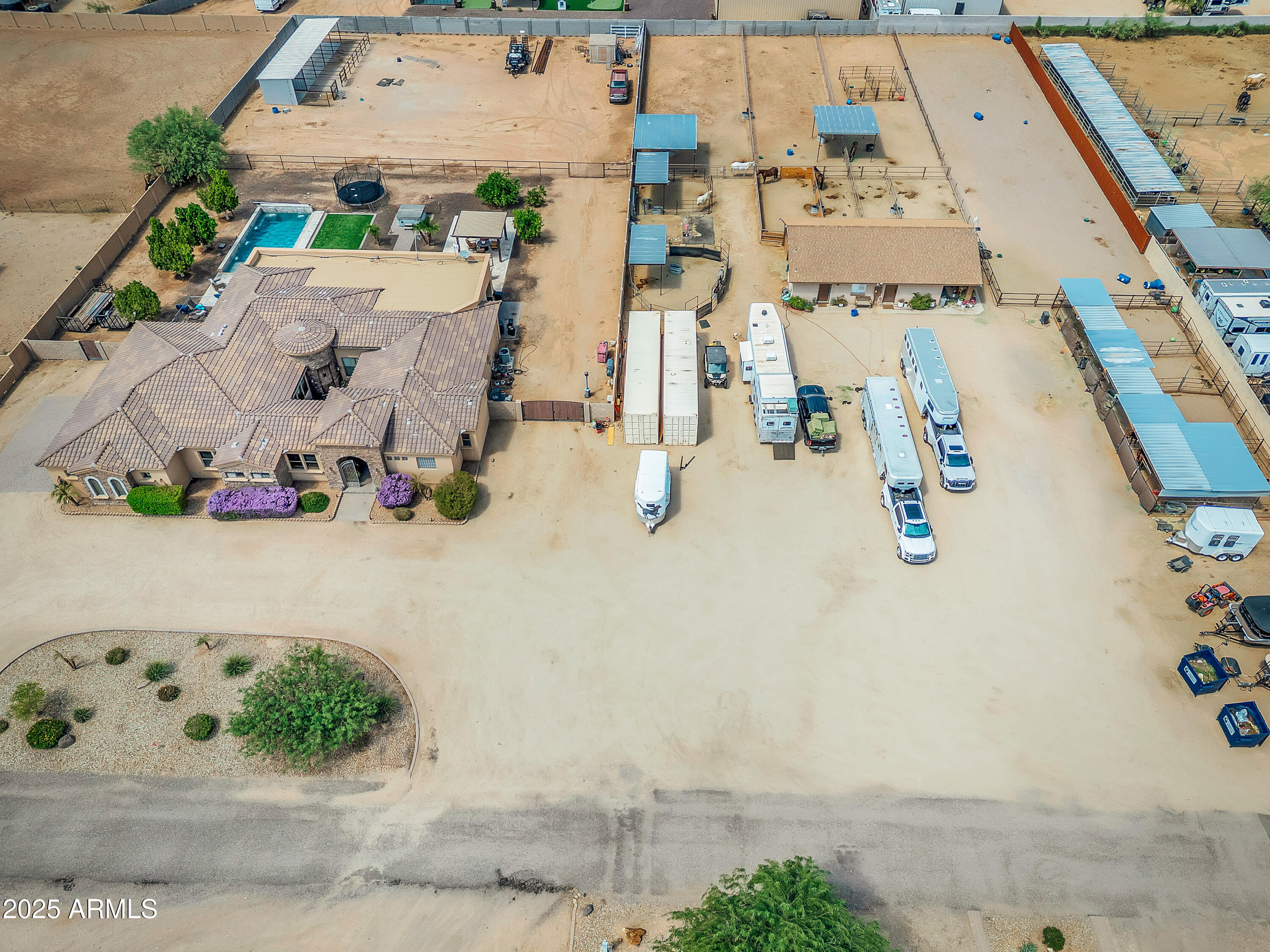 720 W HIDDEN VALLEY Drive, -