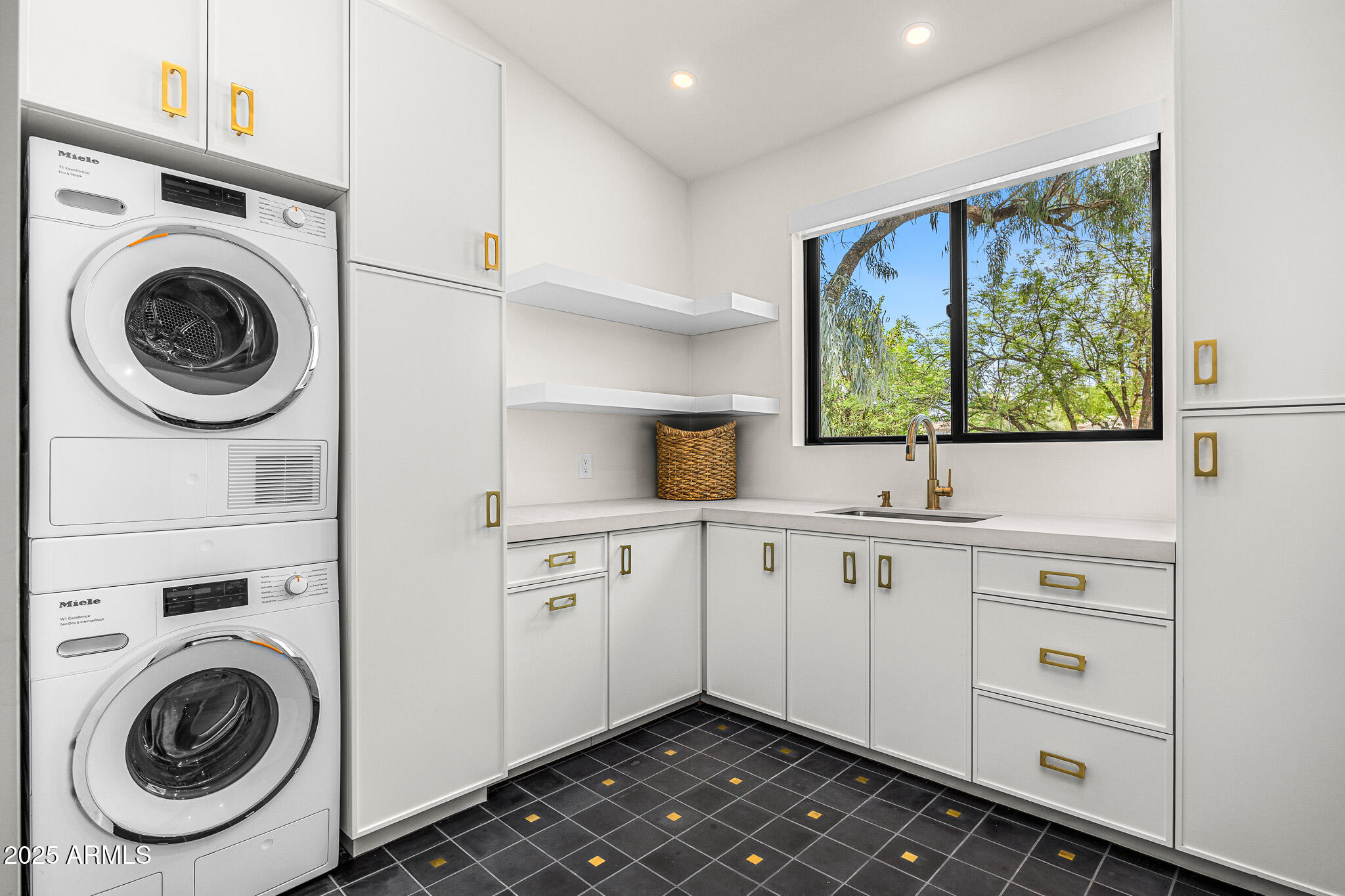 7001 E CABALLO Circle