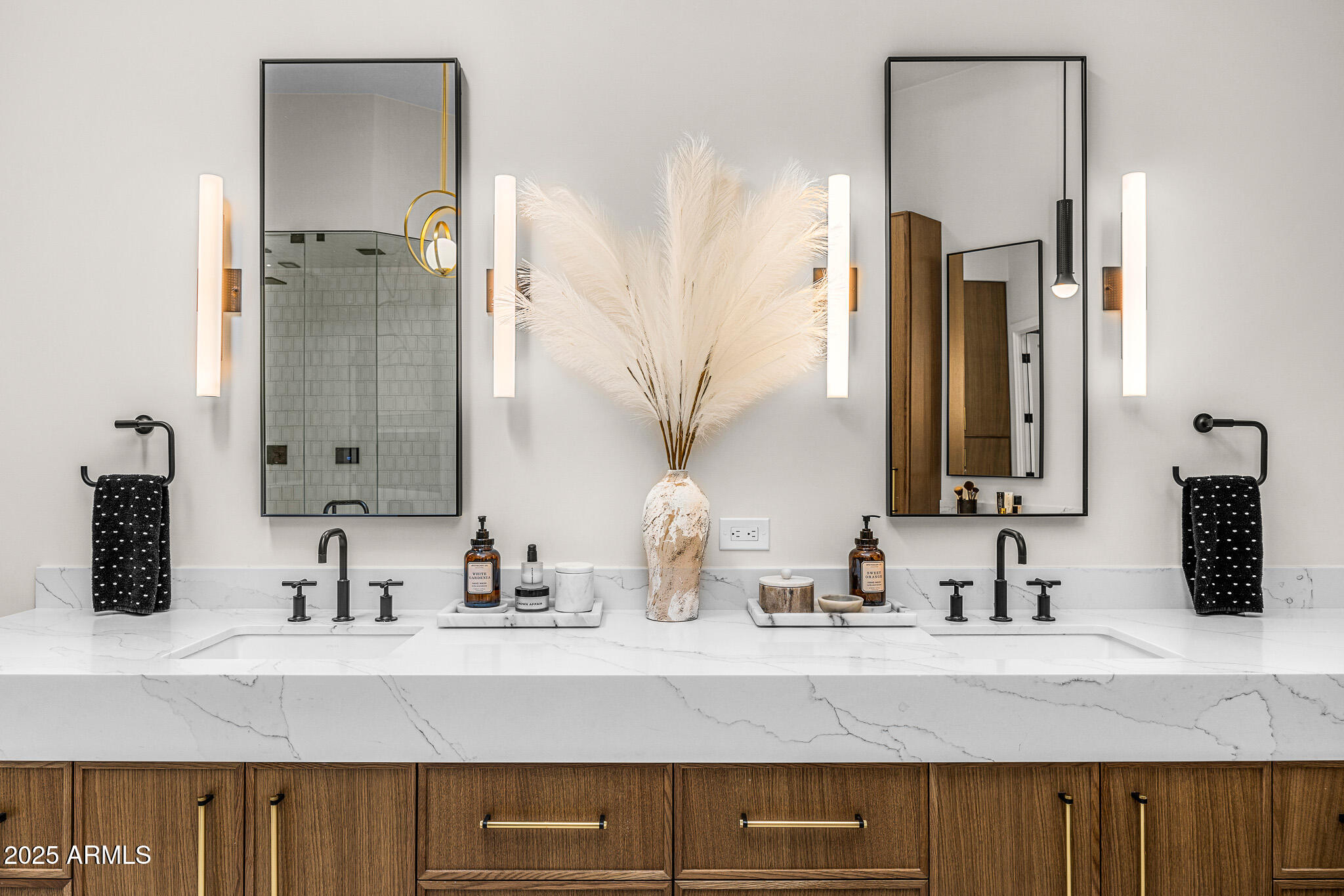 7001 E CABALLO Circle