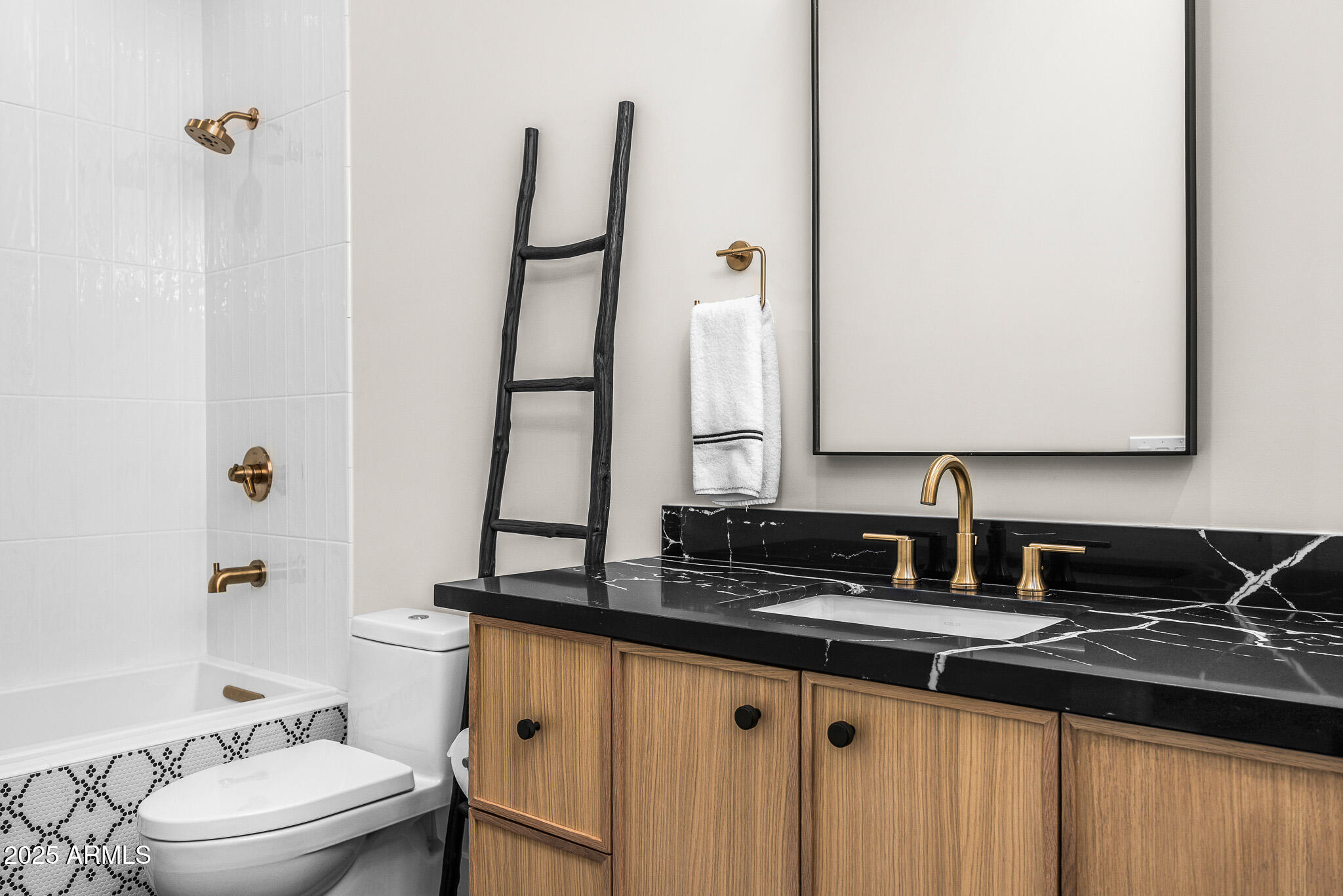 7001 E CABALLO Circle