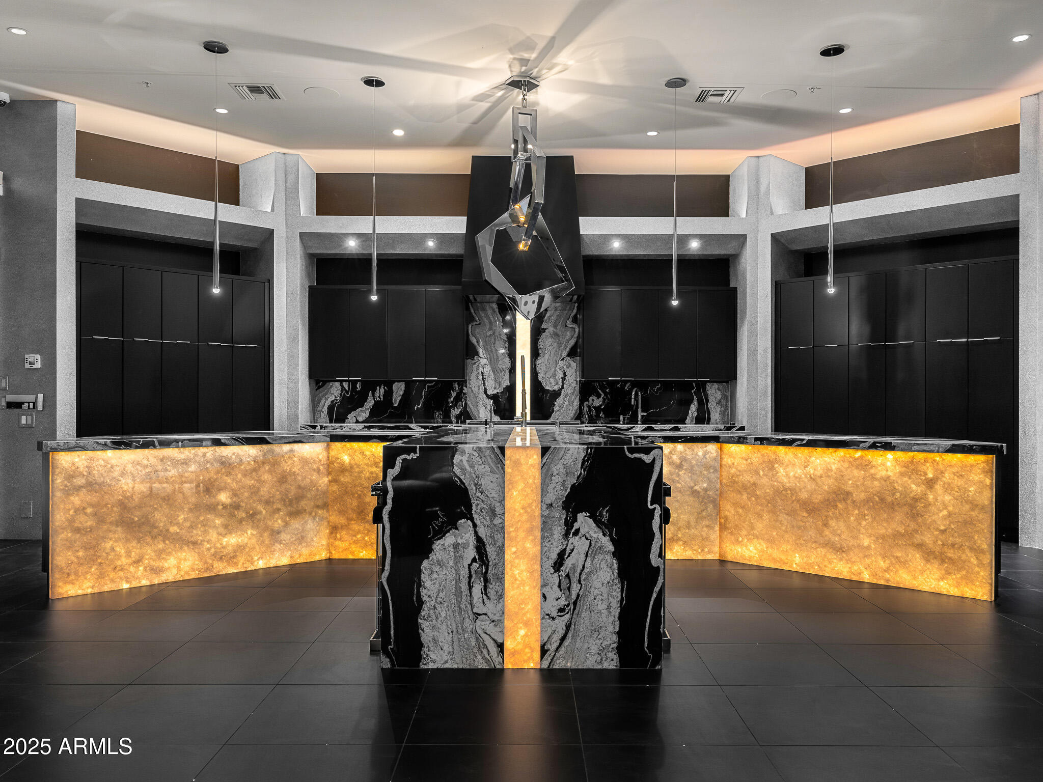 10324 E CALLE DE LAS BRISAS