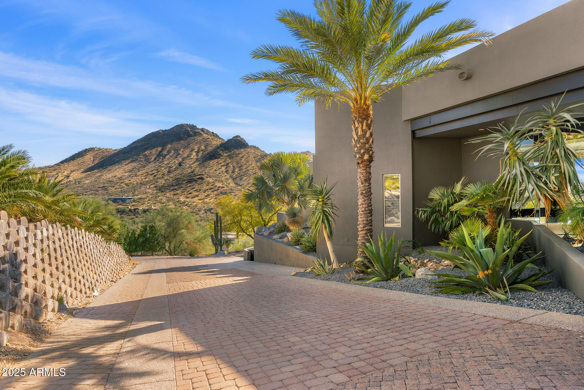 10324 E CALLE DE LAS BRISAS