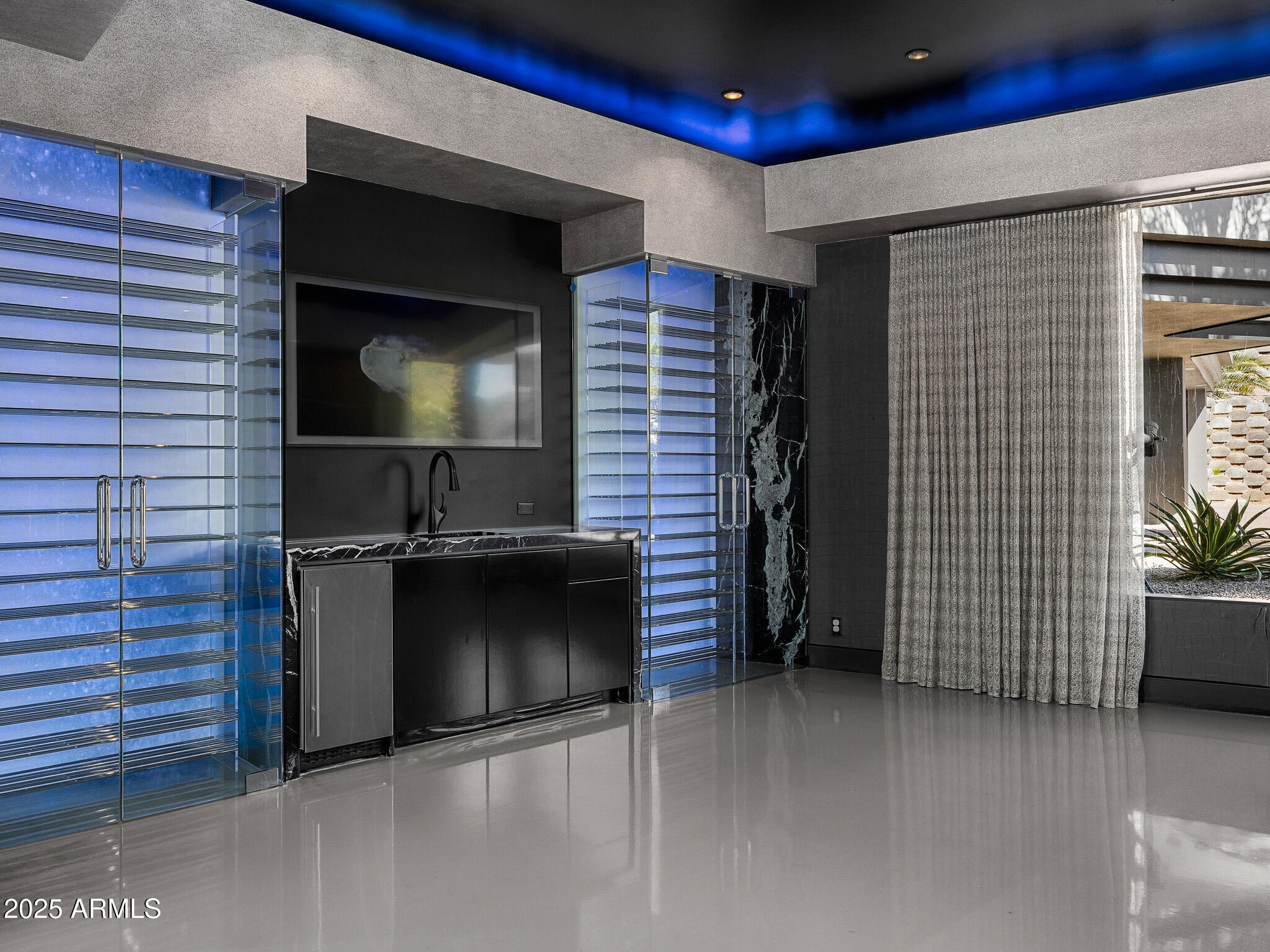 10324 E CALLE DE LAS BRISAS