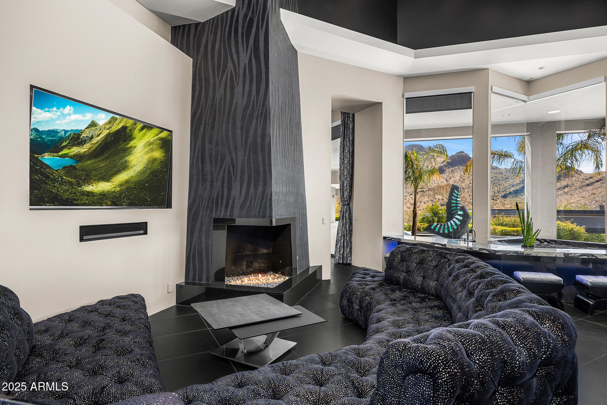 10324 E CALLE DE LAS BRISAS