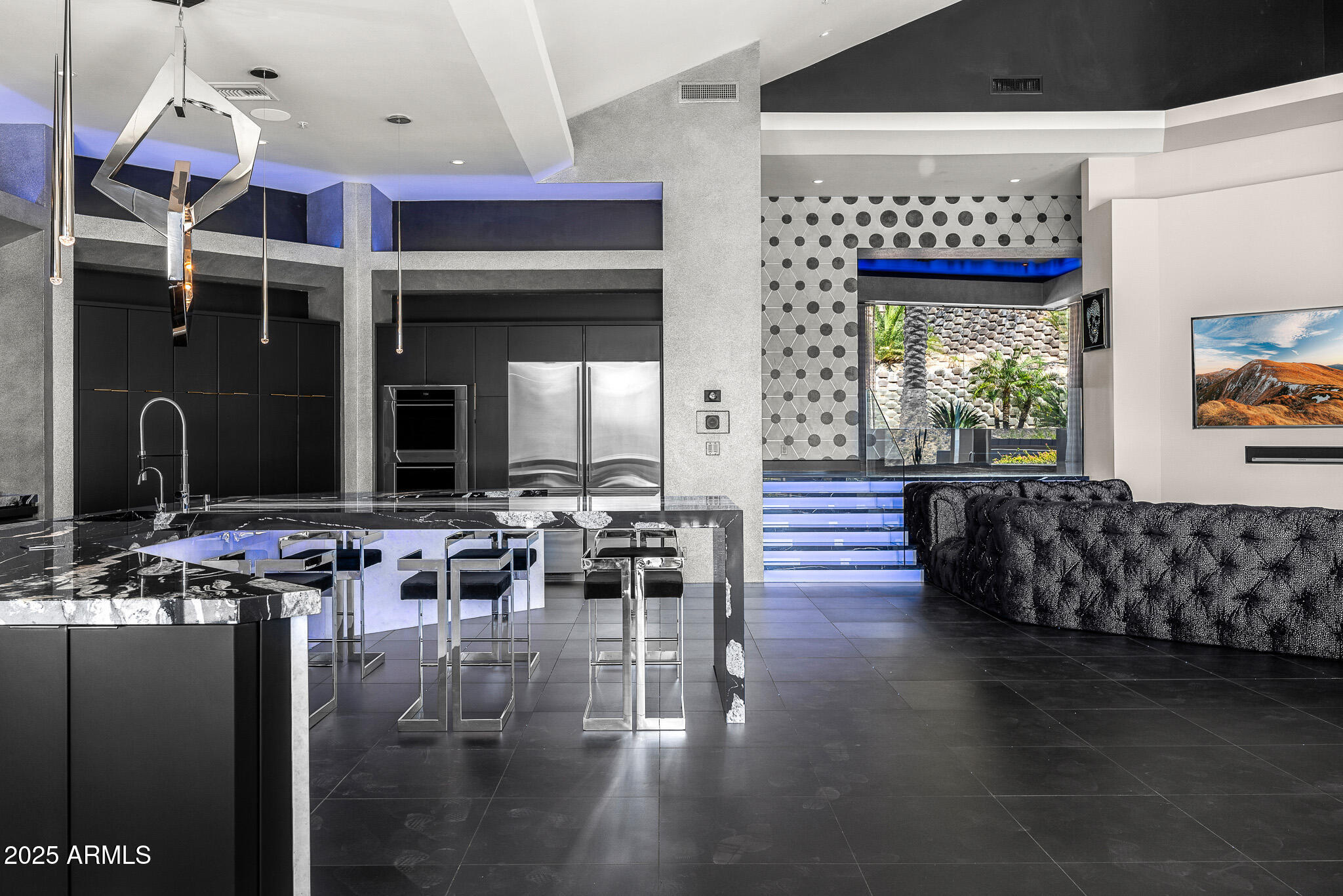 10324 E CALLE DE LAS BRISAS