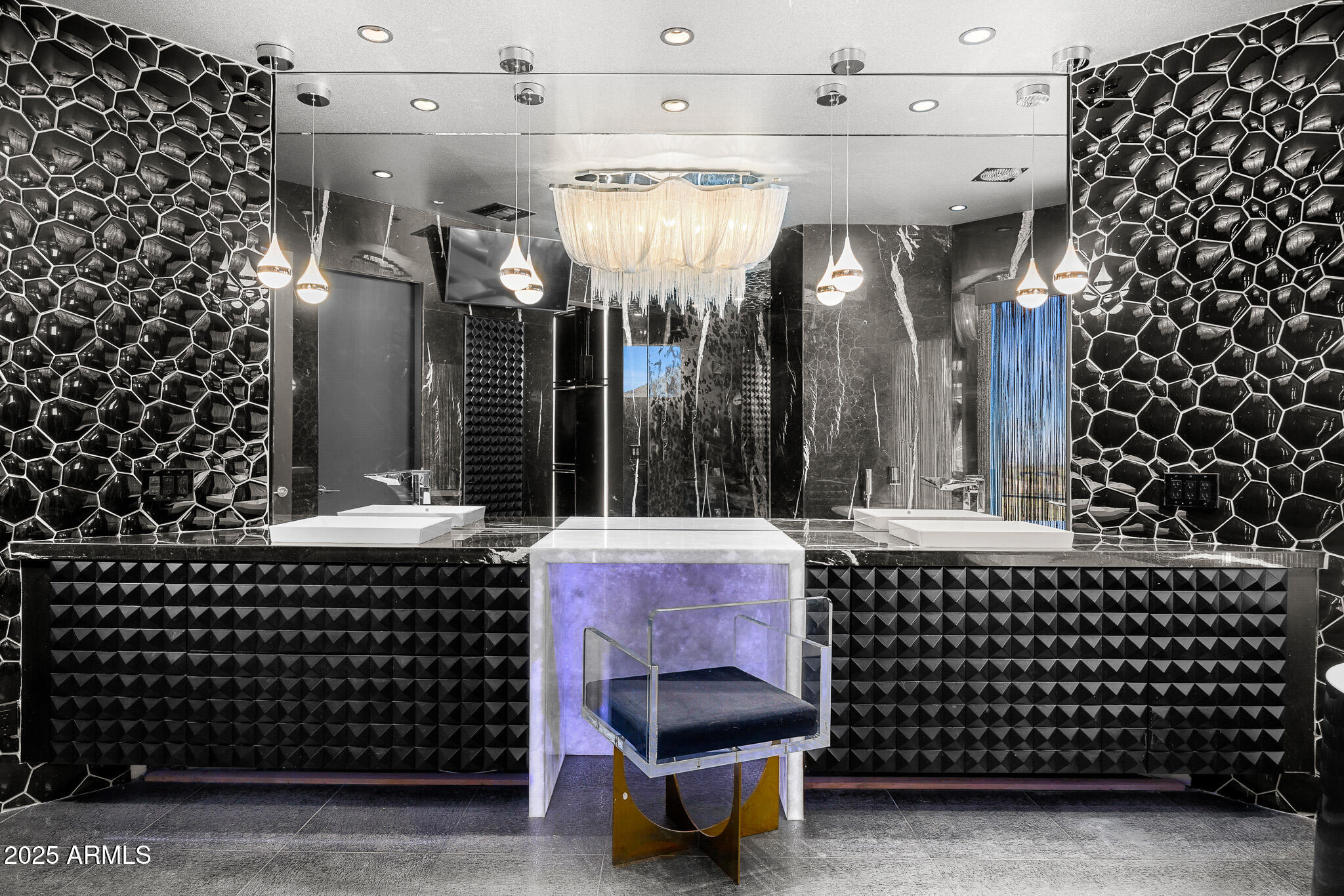 10324 E CALLE DE LAS BRISAS