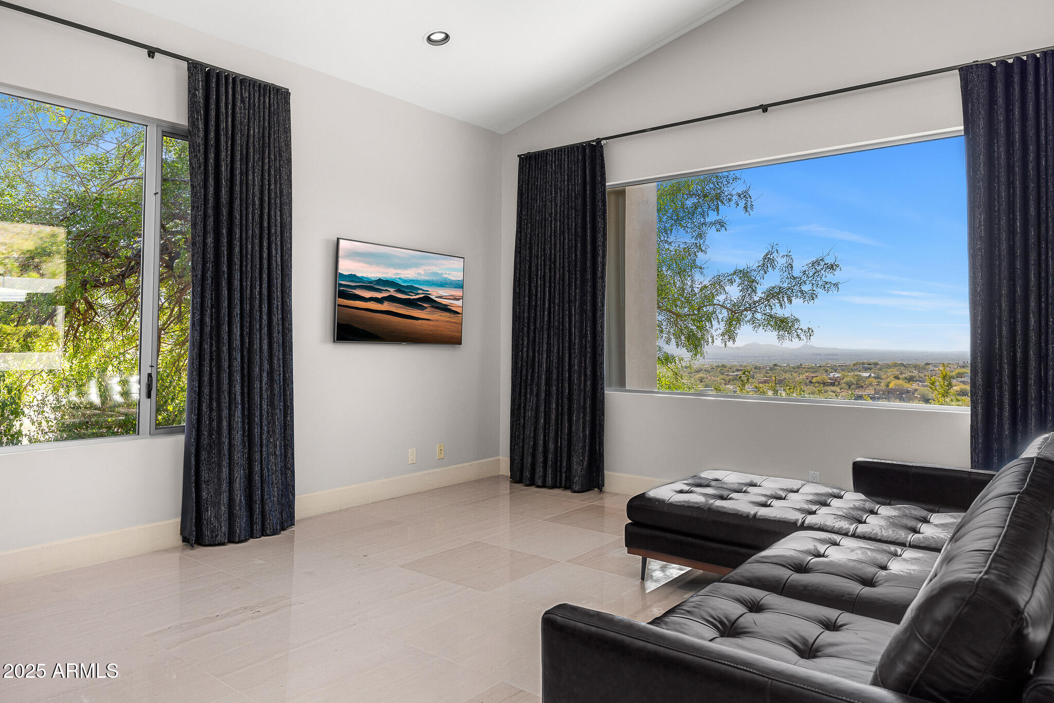 10324 E CALLE DE LAS BRISAS