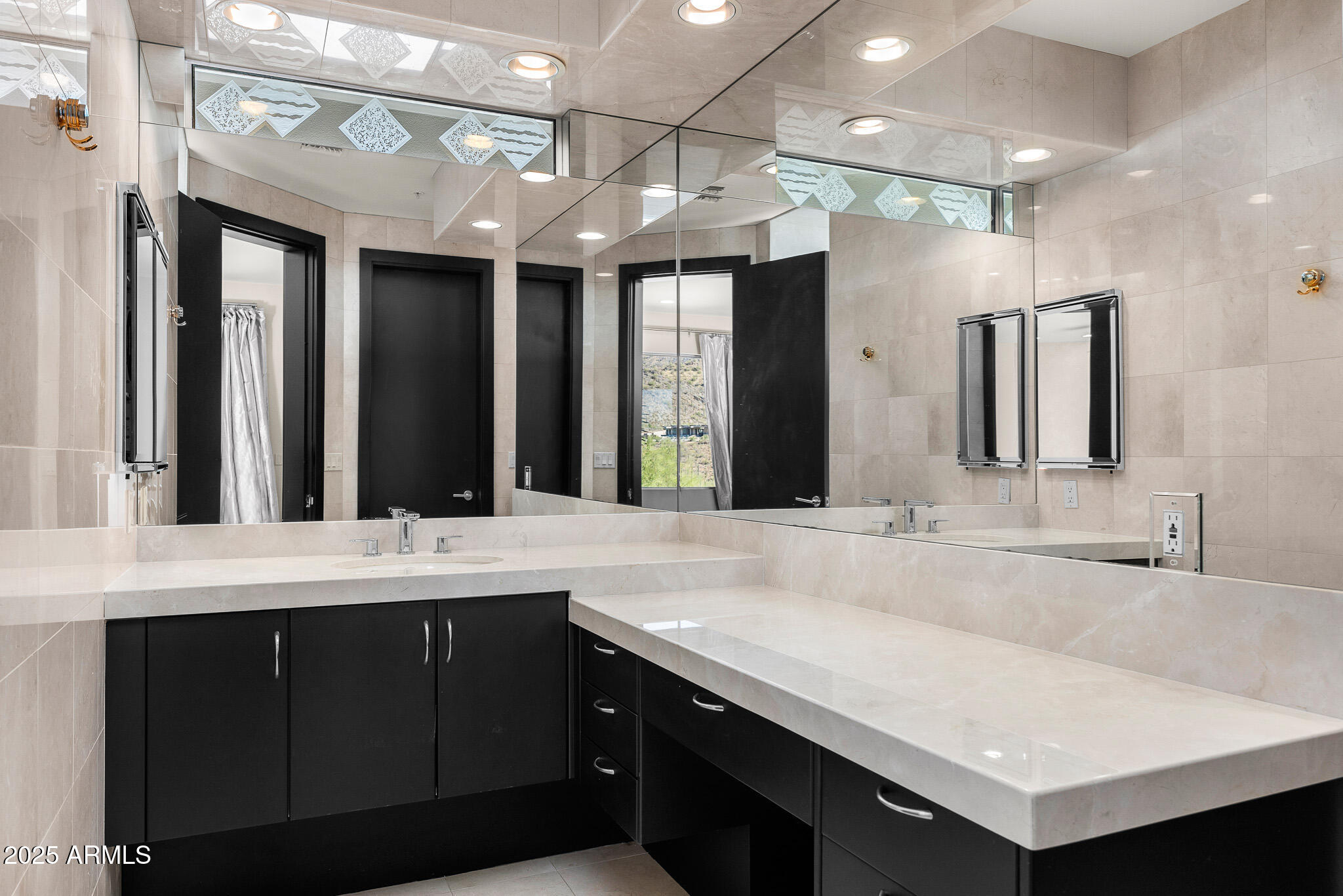 10324 E CALLE DE LAS BRISAS