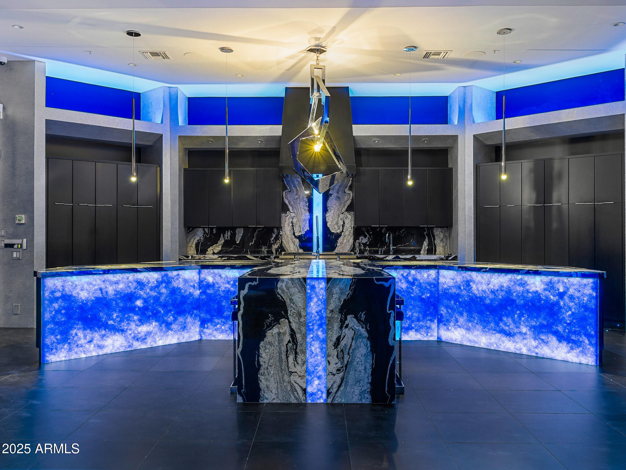 10324 E CALLE DE LAS BRISAS