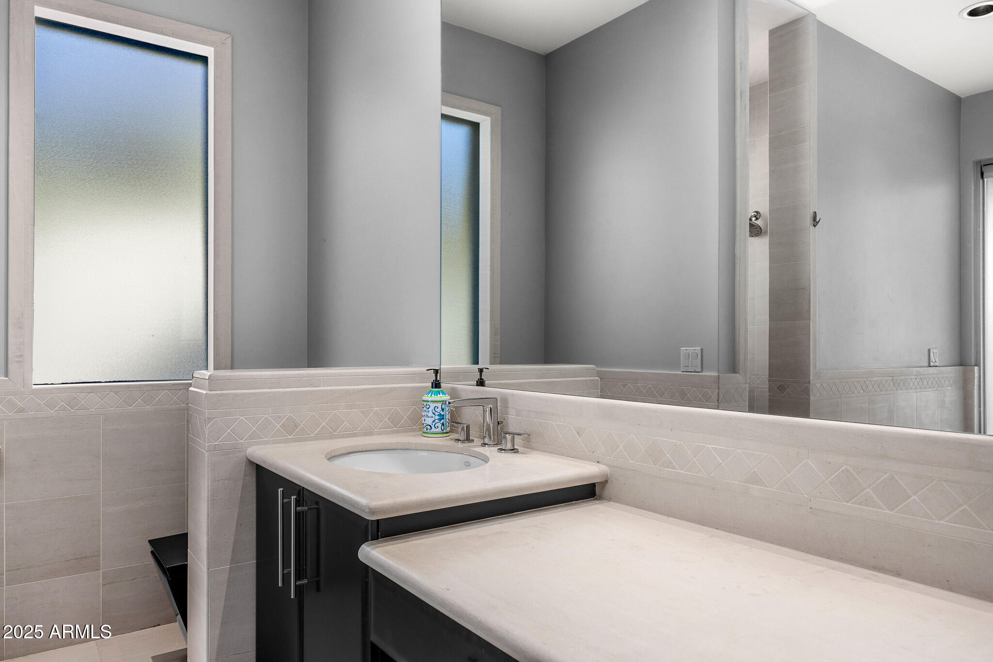 10324 E CALLE DE LAS BRISAS