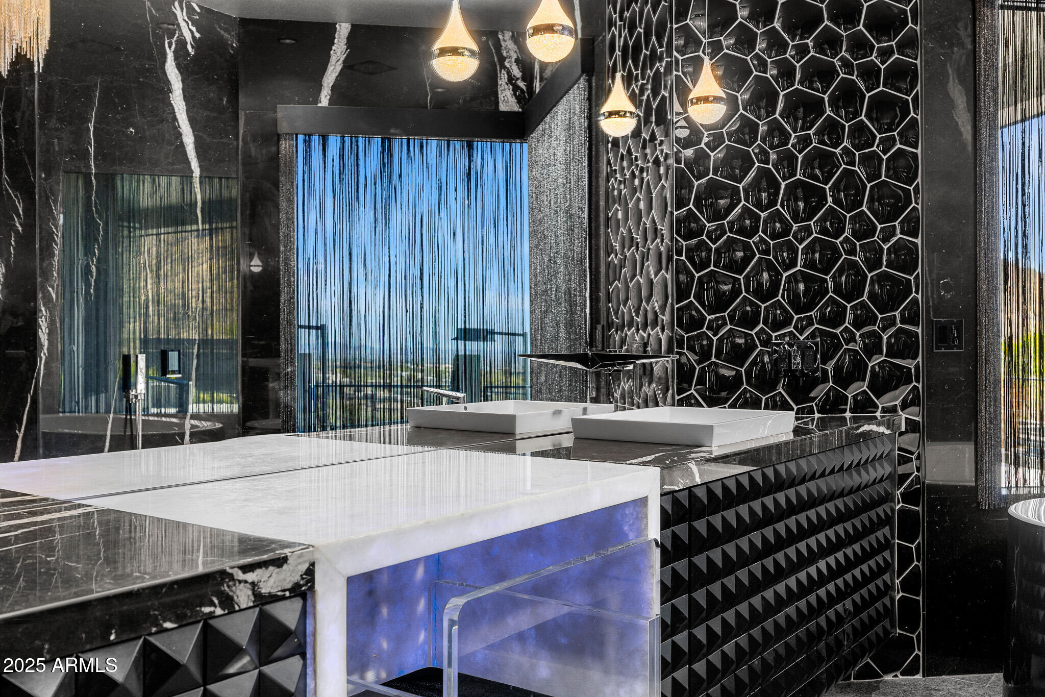 10324 E CALLE DE LAS BRISAS