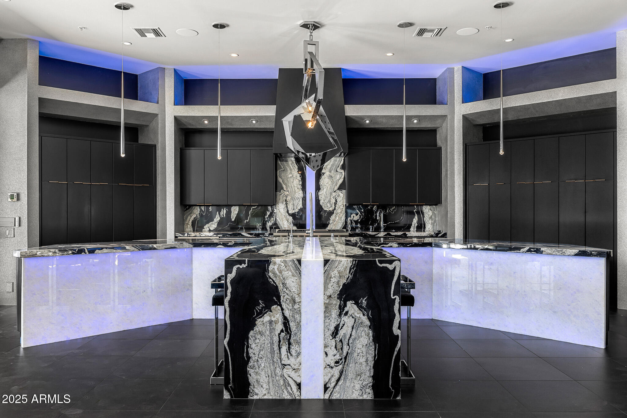 10324 E CALLE DE LAS BRISAS