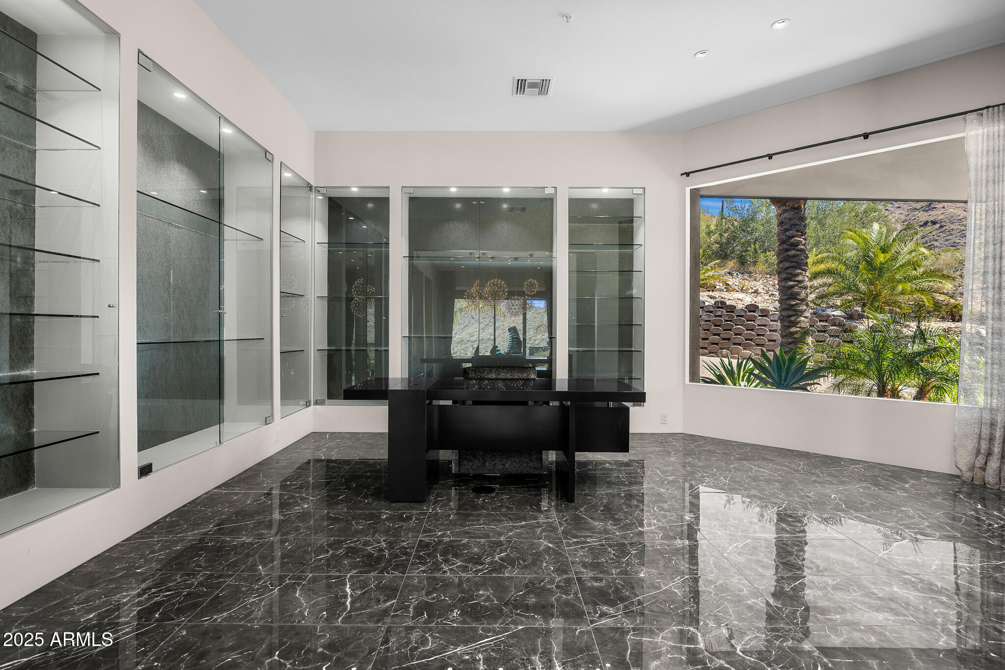 10324 E CALLE DE LAS BRISAS