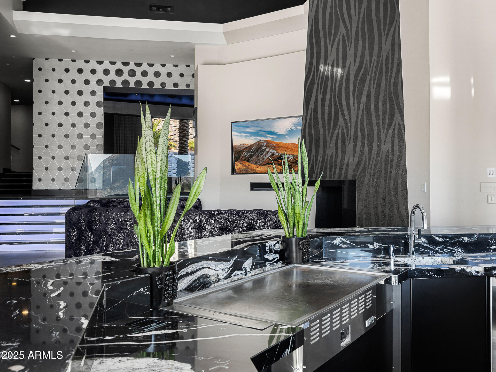 10324 E CALLE DE LAS BRISAS