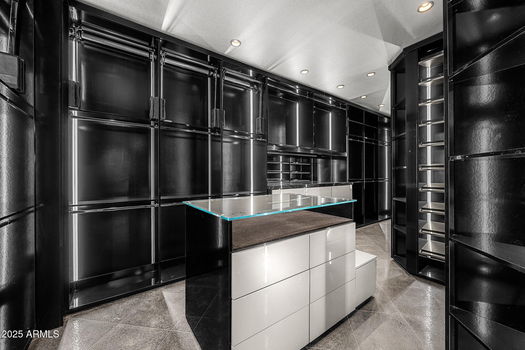 10324 E CALLE DE LAS BRISAS