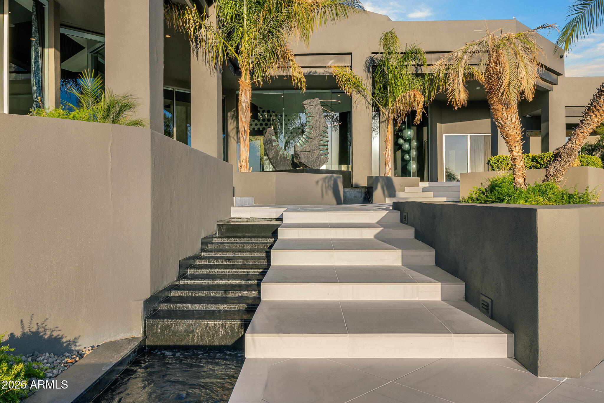 10324 E CALLE DE LAS BRISAS