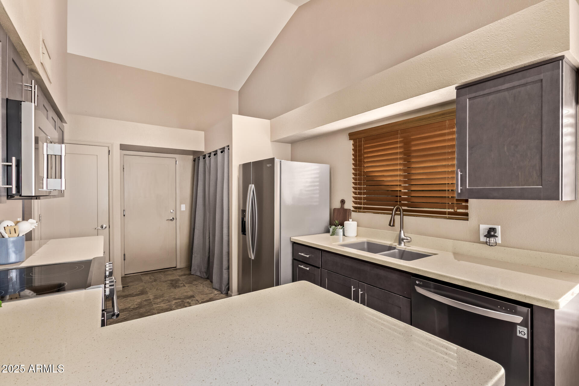 3922 E MARCONI Avenue