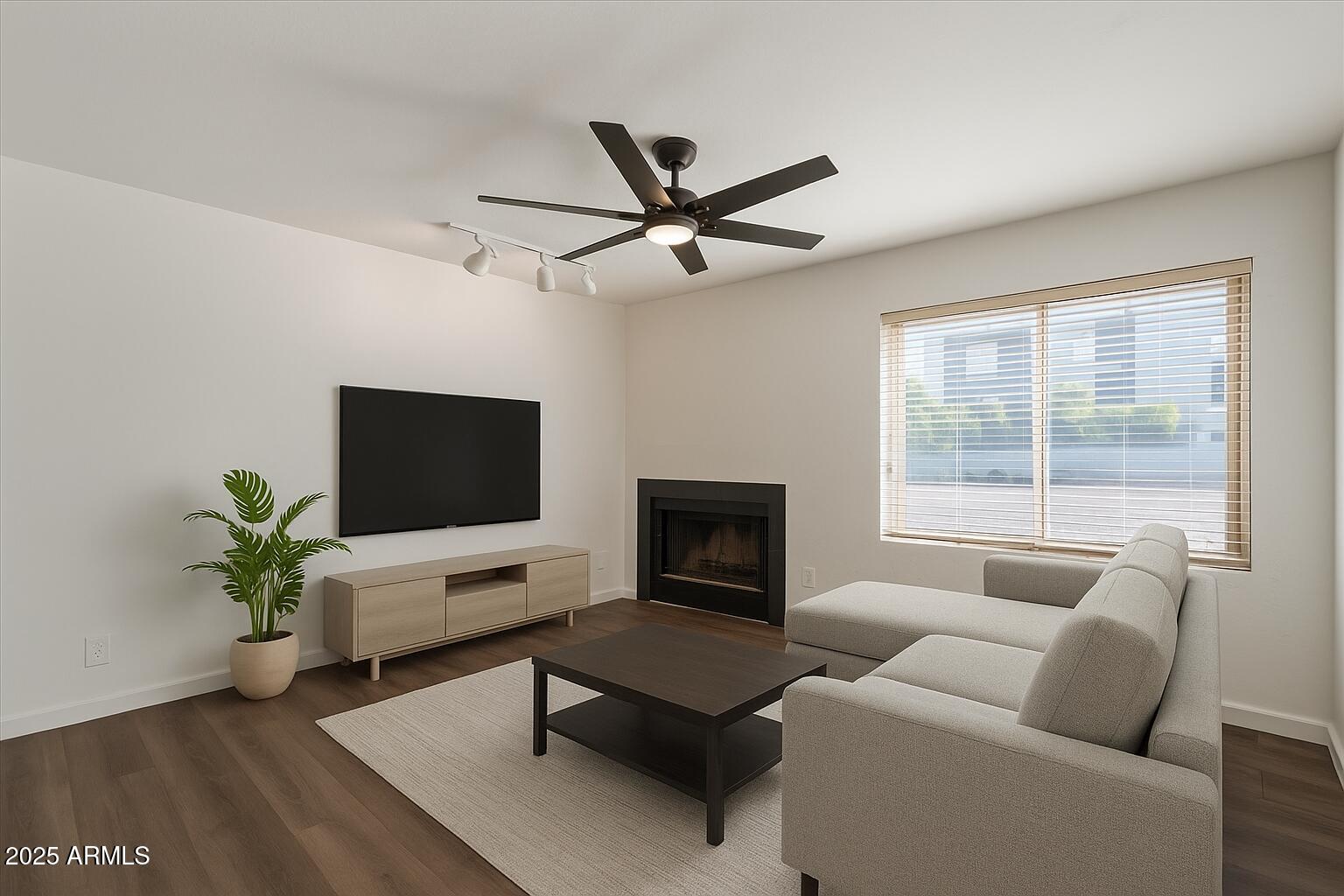 5146 E OAK Street, 112