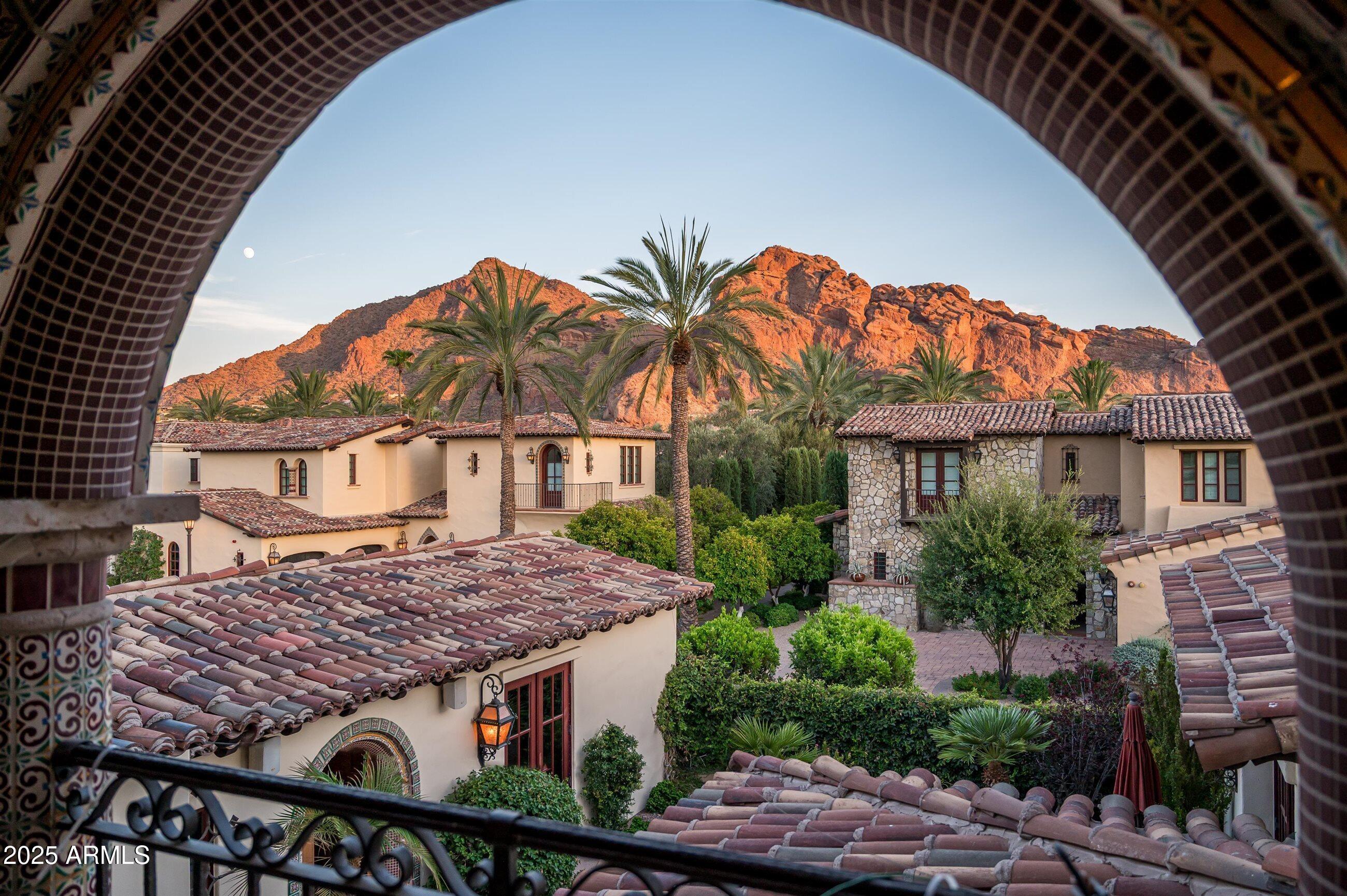 4949 E LINCOLN Drive, 11