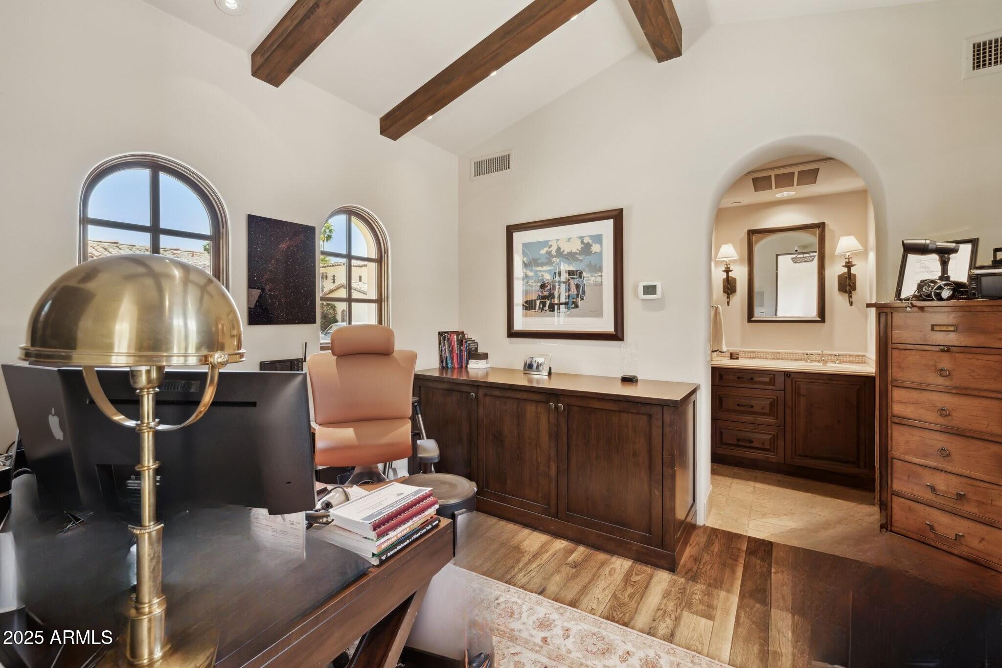 4949 E LINCOLN Drive, 11