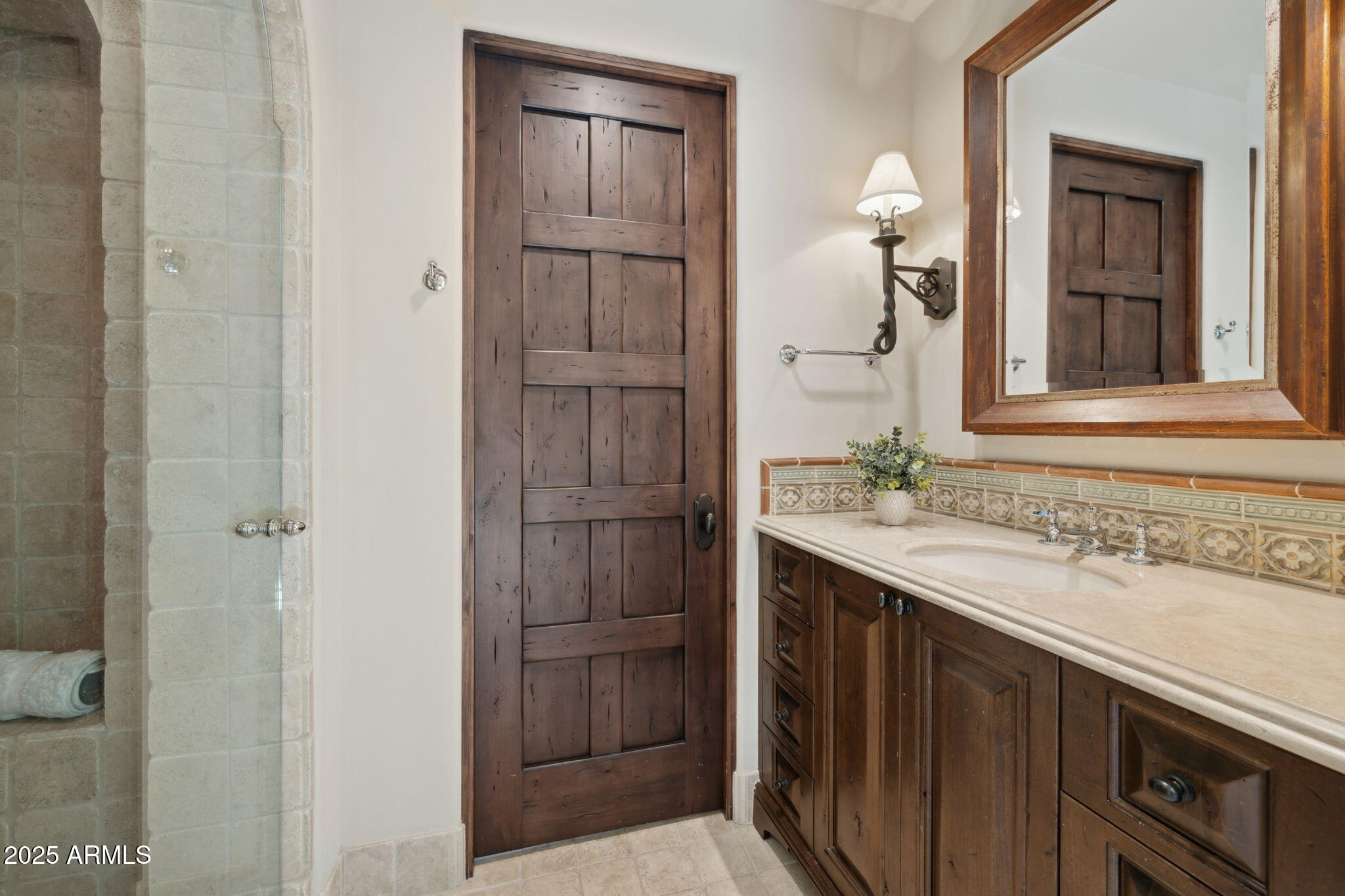 4949 E LINCOLN Drive, 11