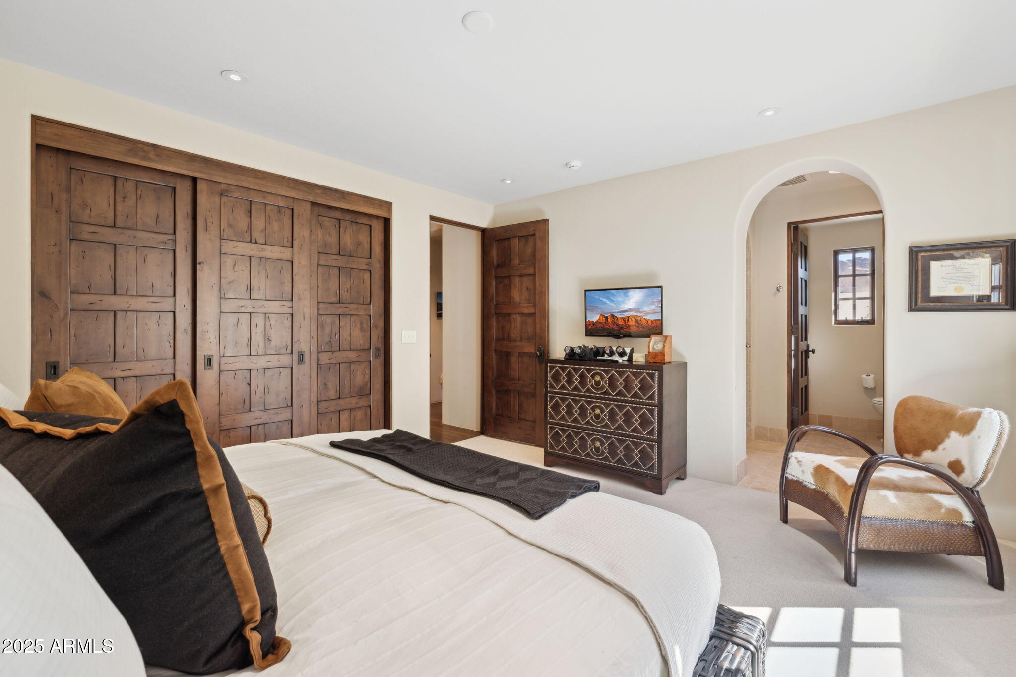 4949 E LINCOLN Drive, 11