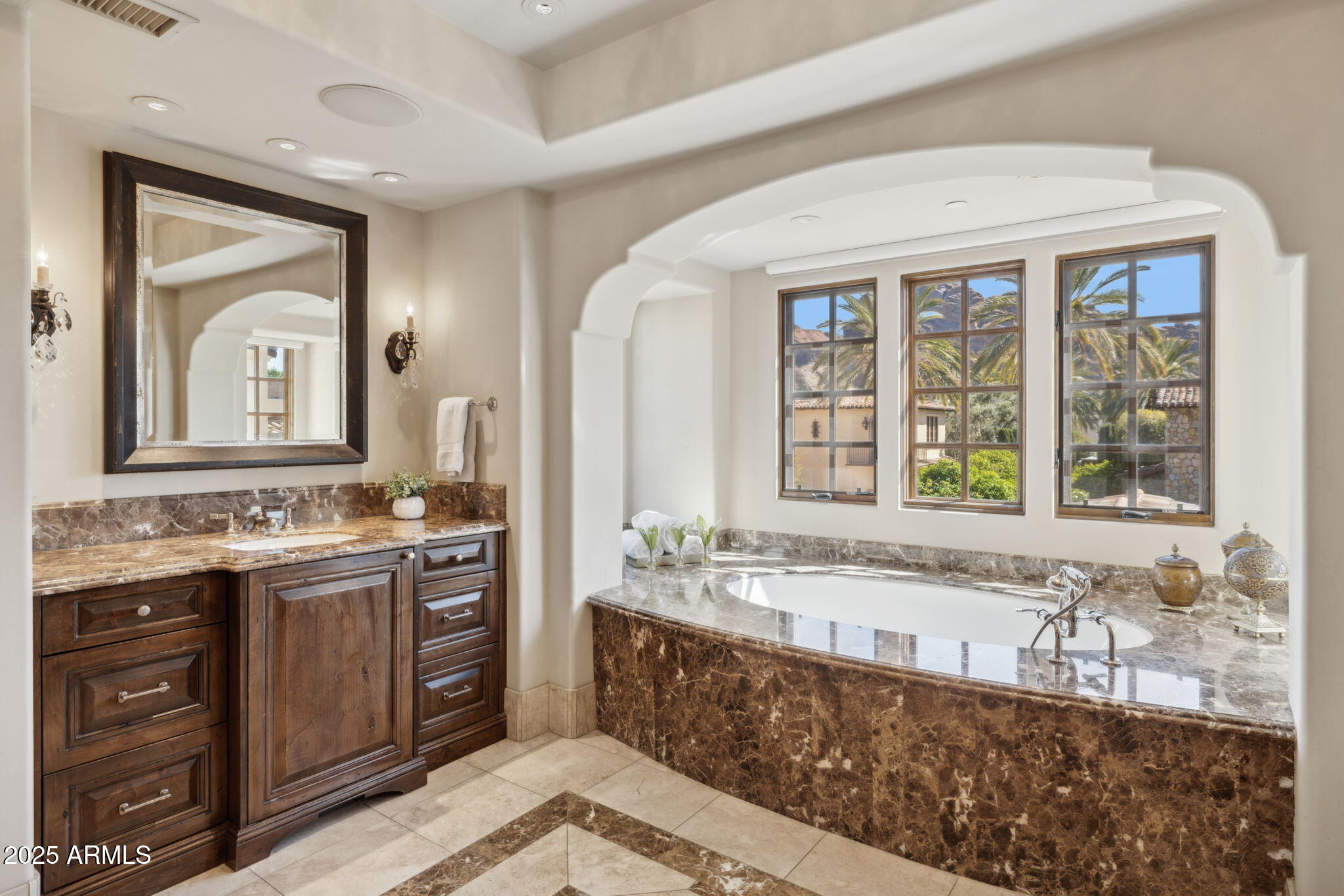 4949 E LINCOLN Drive, 11