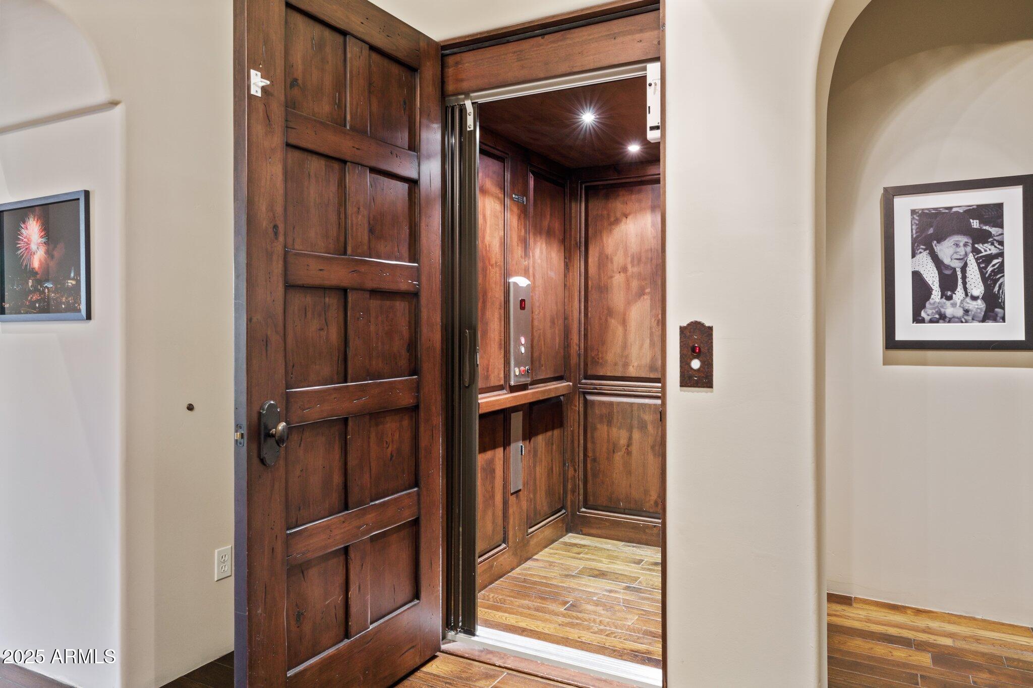 4949 E LINCOLN Drive, 11