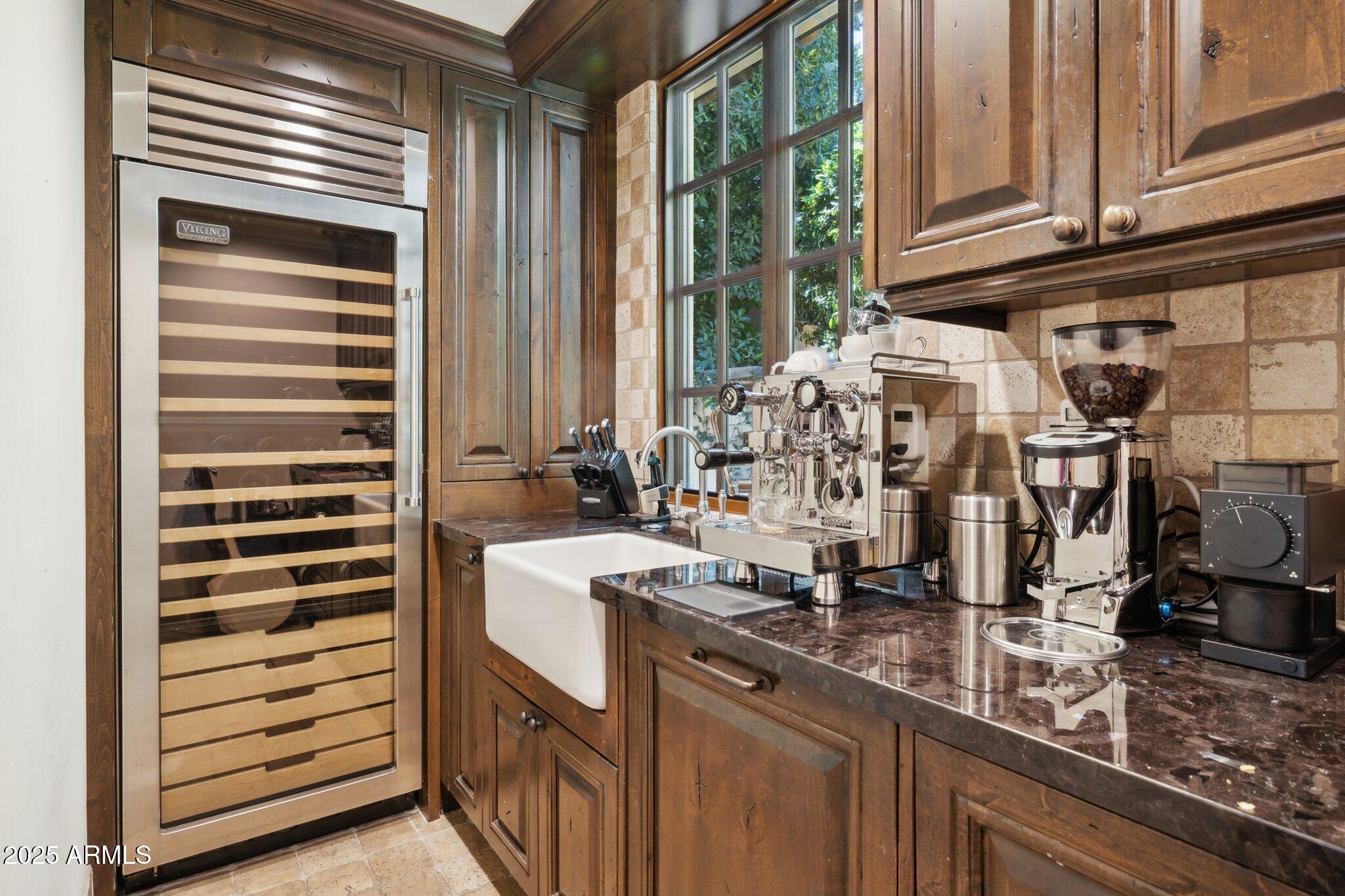 4949 E LINCOLN Drive, 11