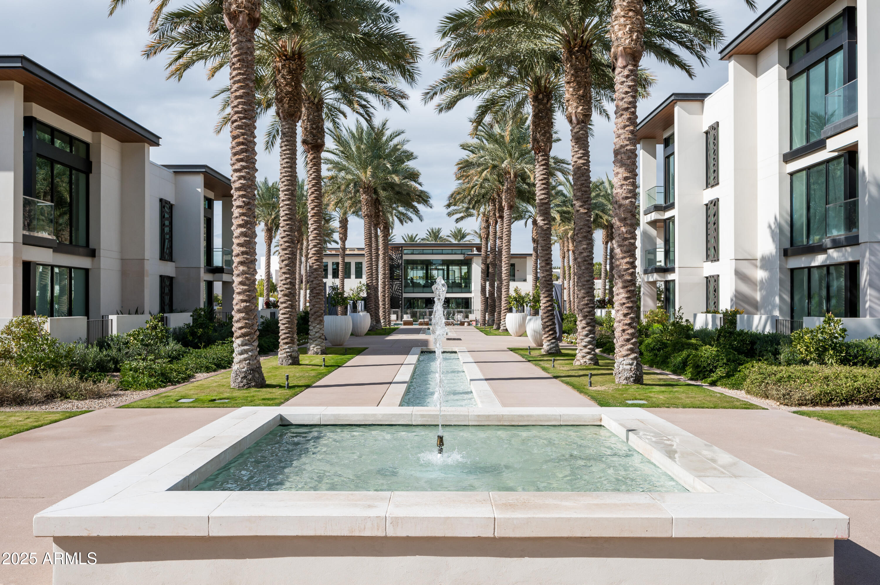 6587 N PALMERAIE Boulevard, 2032