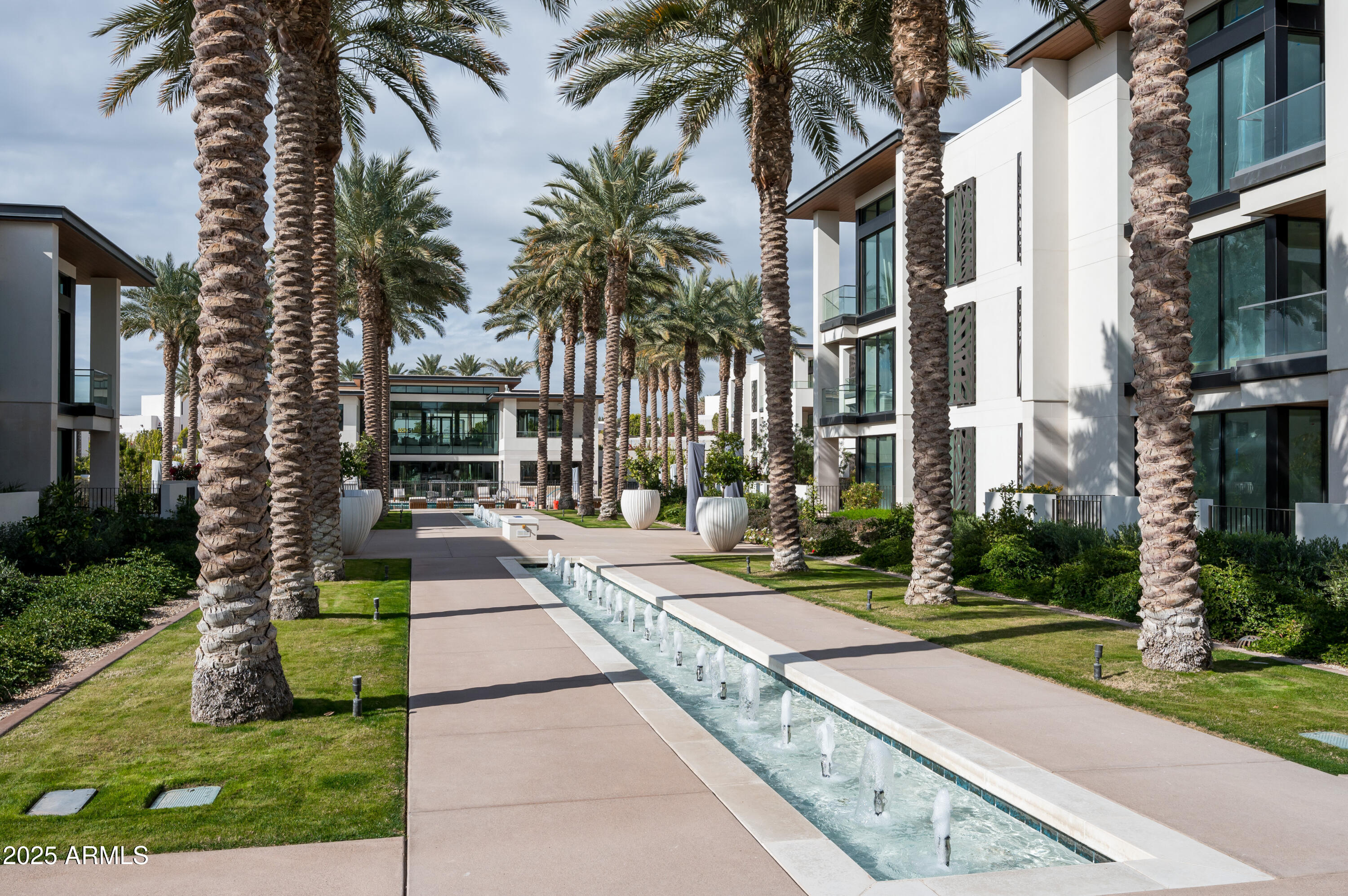 6587 N PALMERAIE Boulevard, 2032