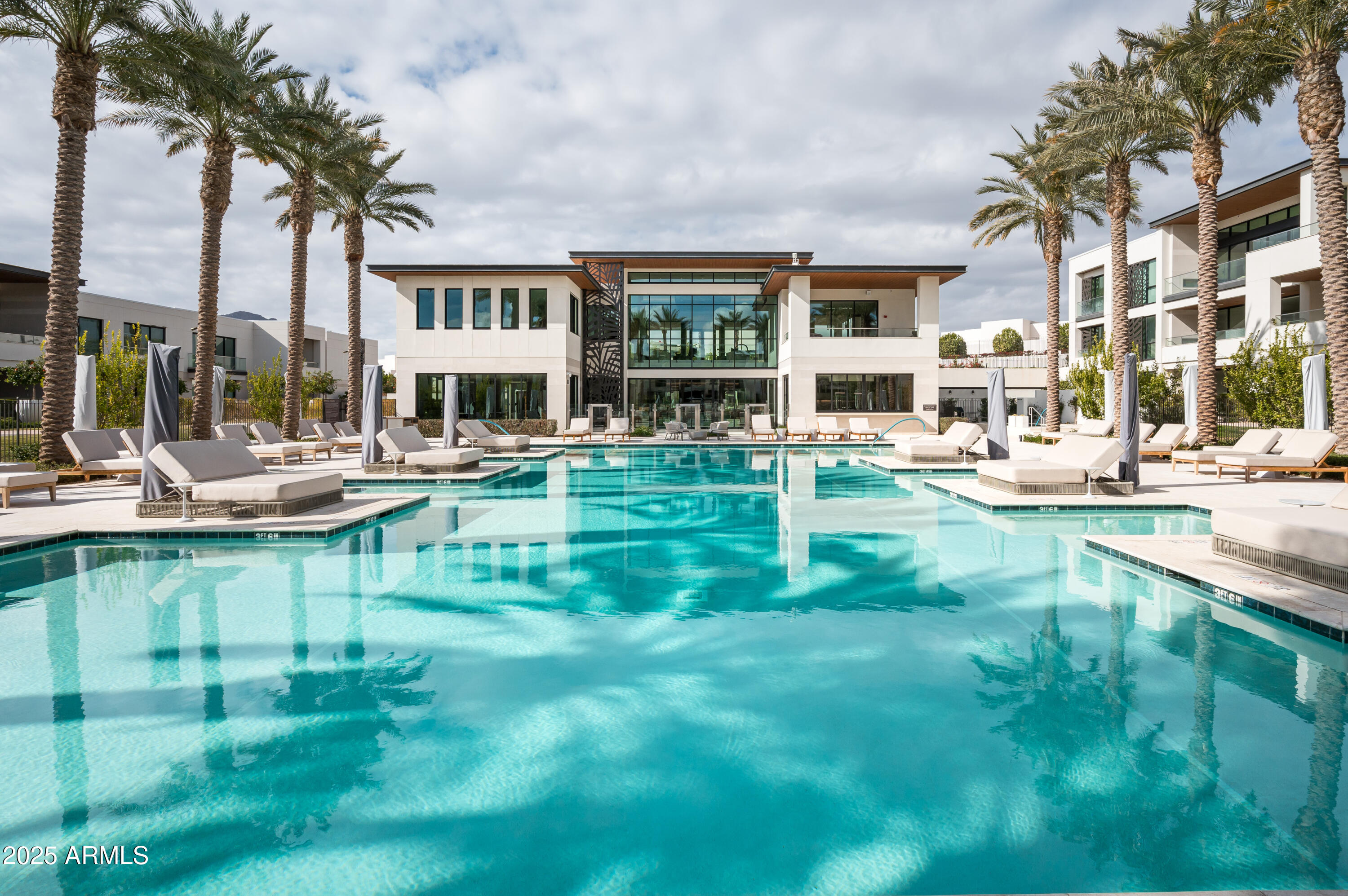 6587 N PALMERAIE Boulevard, 2032