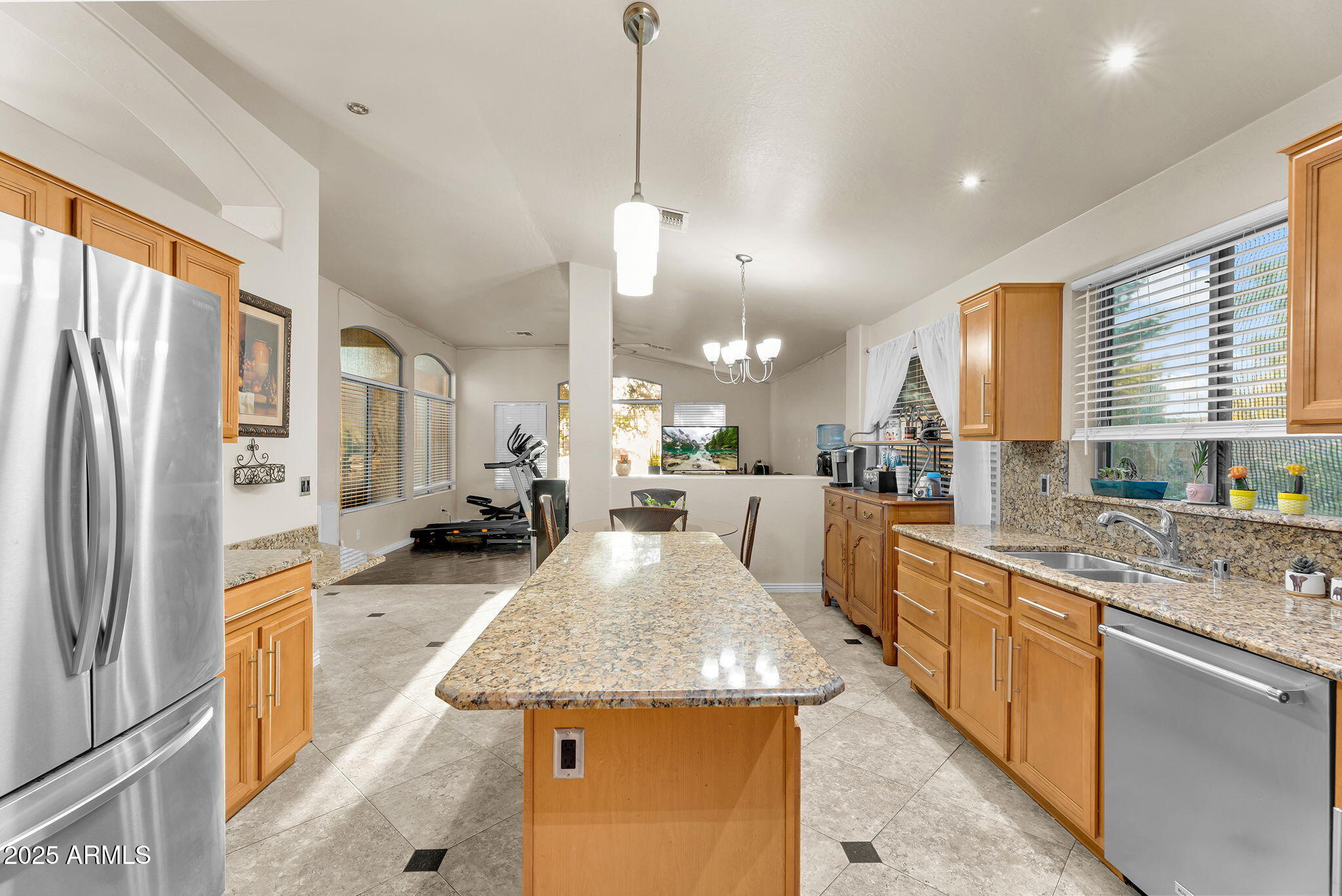 3940 W QUAIL Avenue
