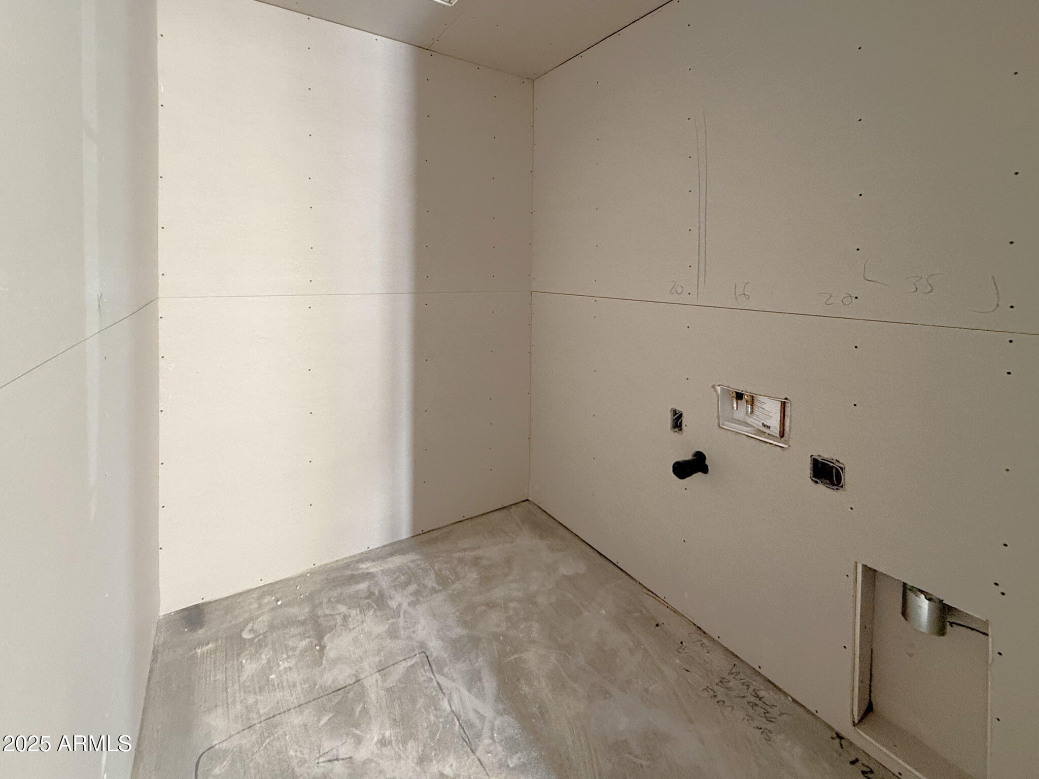 6526 E FIDDLENECK Way