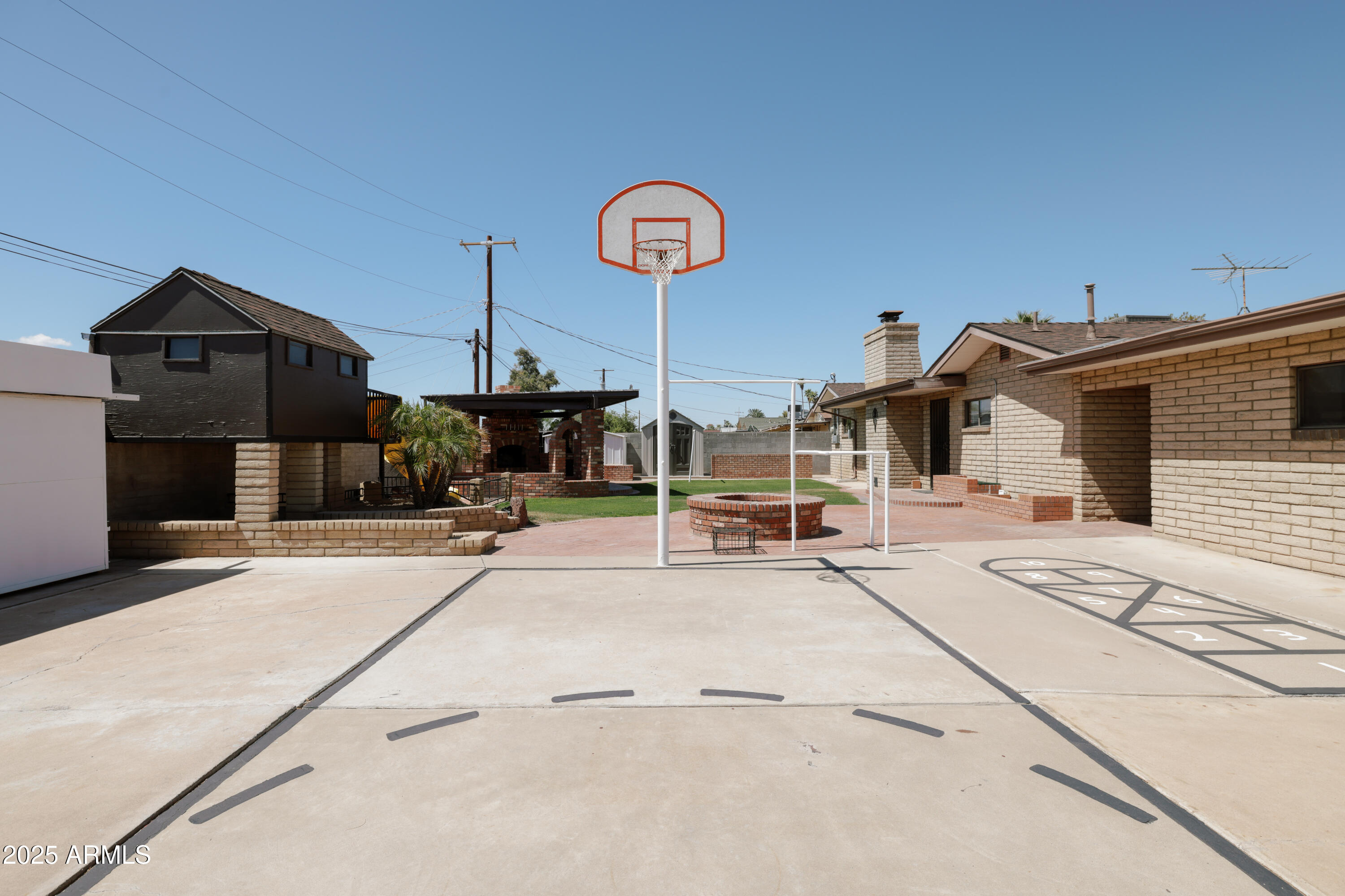 2101 W LUKE Avenue