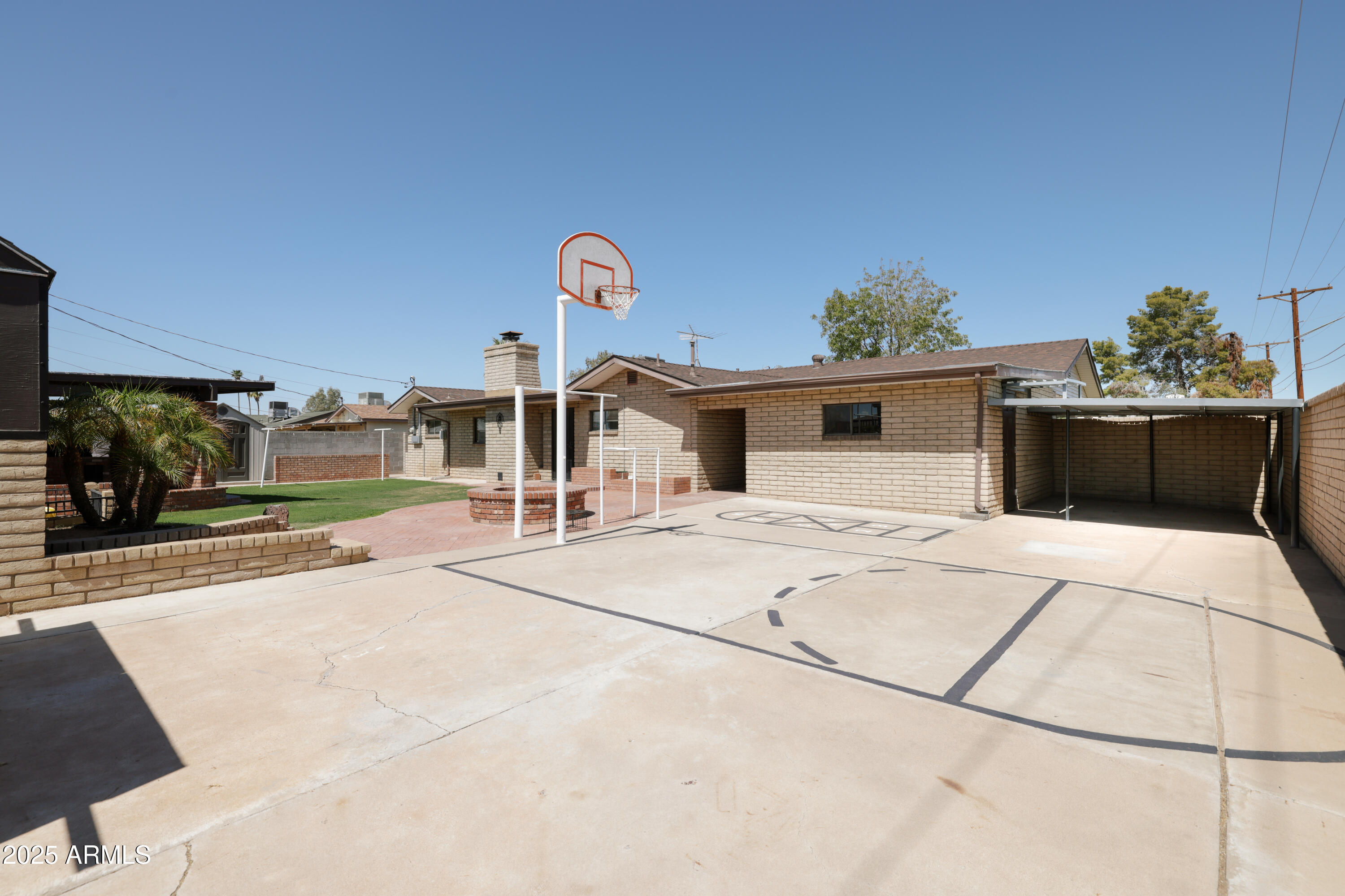 2101 W LUKE Avenue