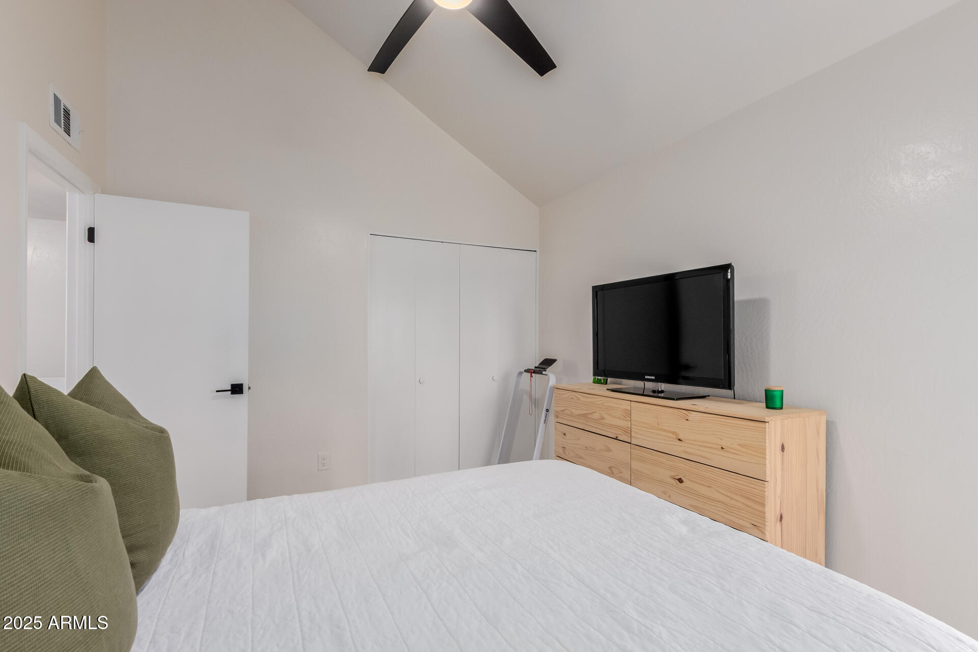 1175 E BELMONT Avenue