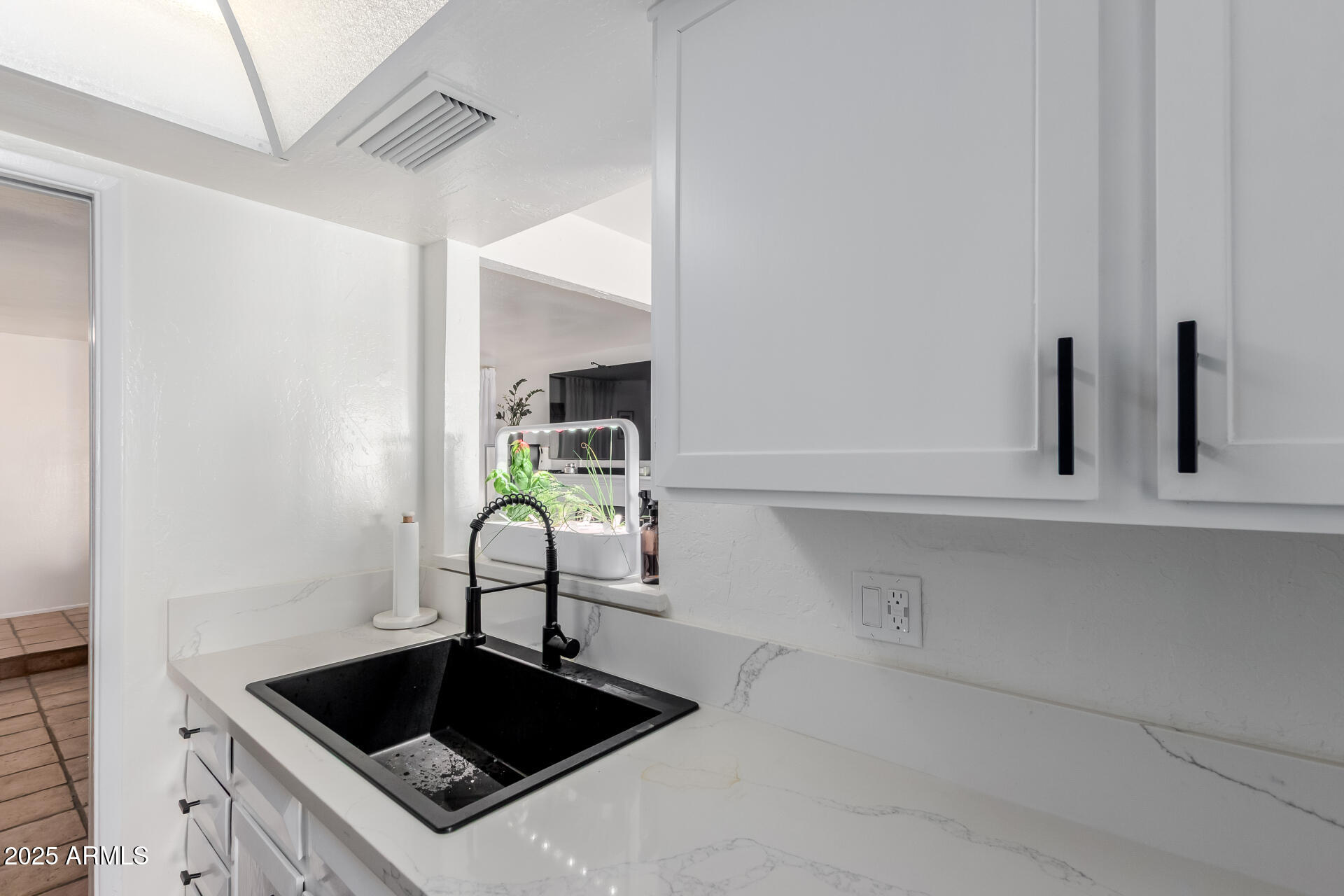 1175 E BELMONT Avenue