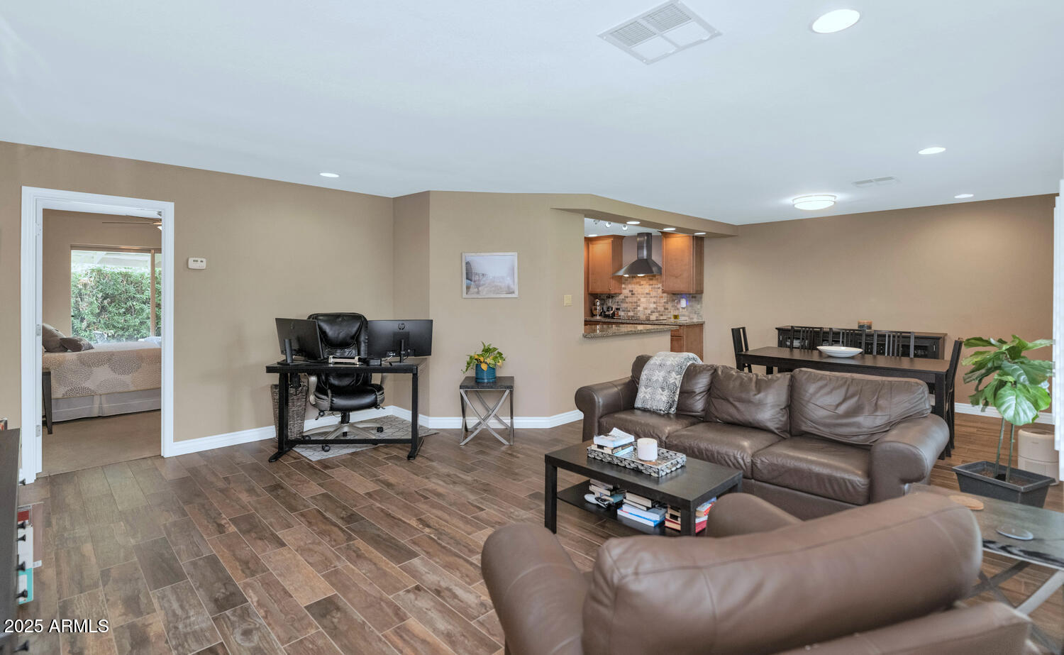 3009 N 43RD Place