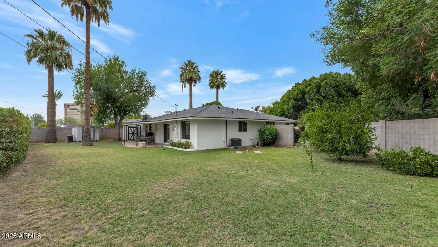3009 N 43RD Place