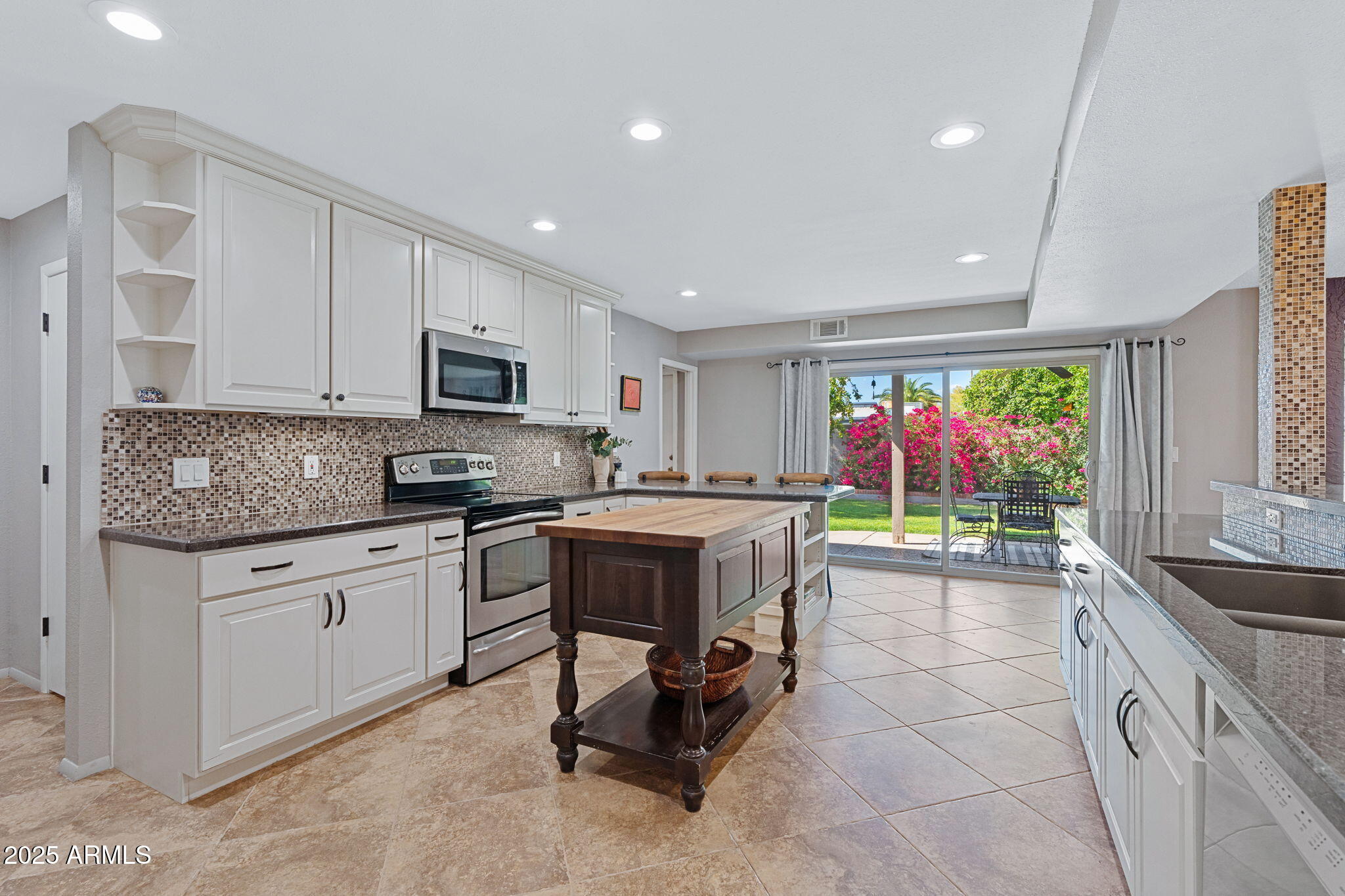 3302 E MALAPAI Drive