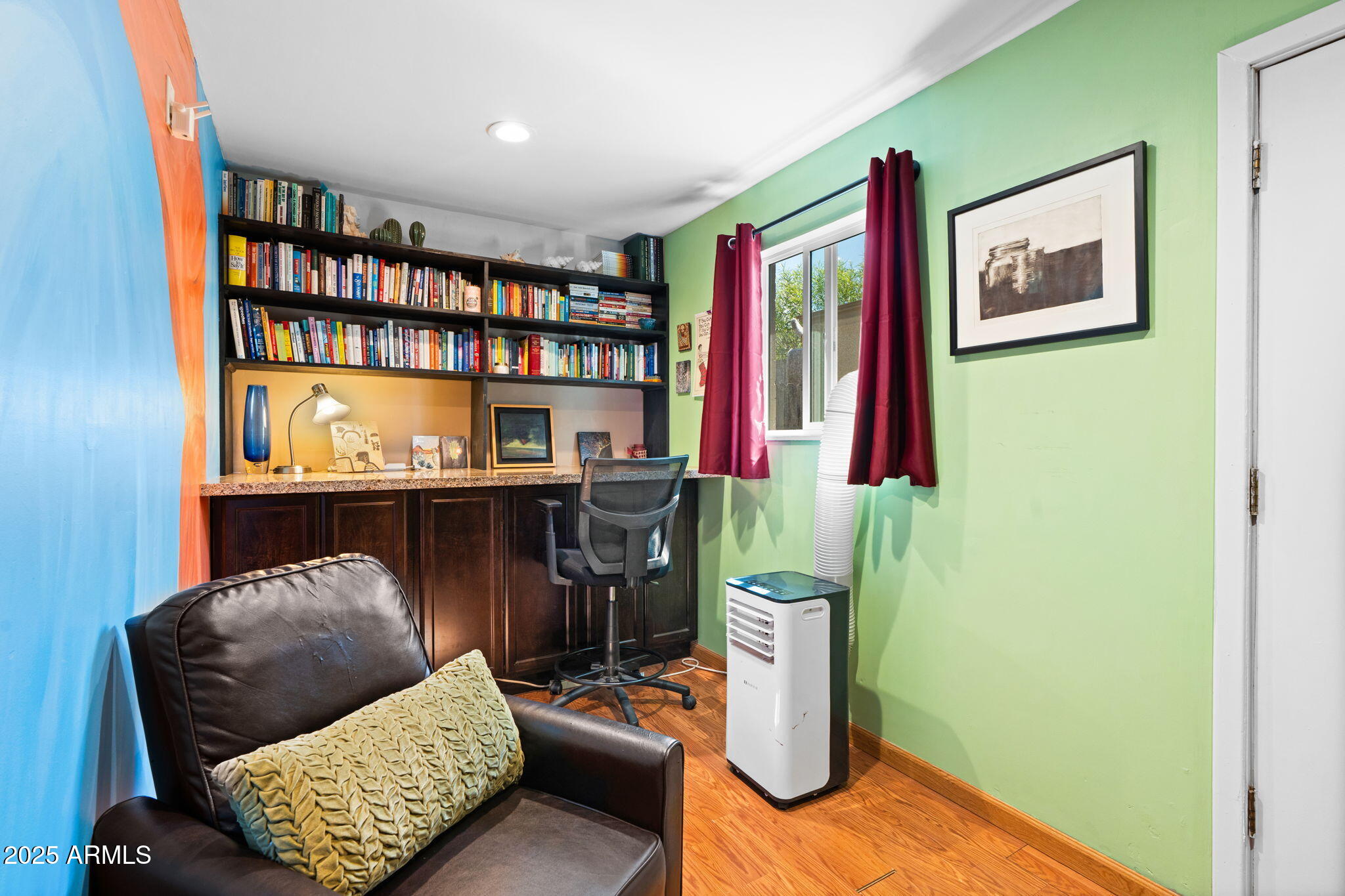 3302 E MALAPAI Drive