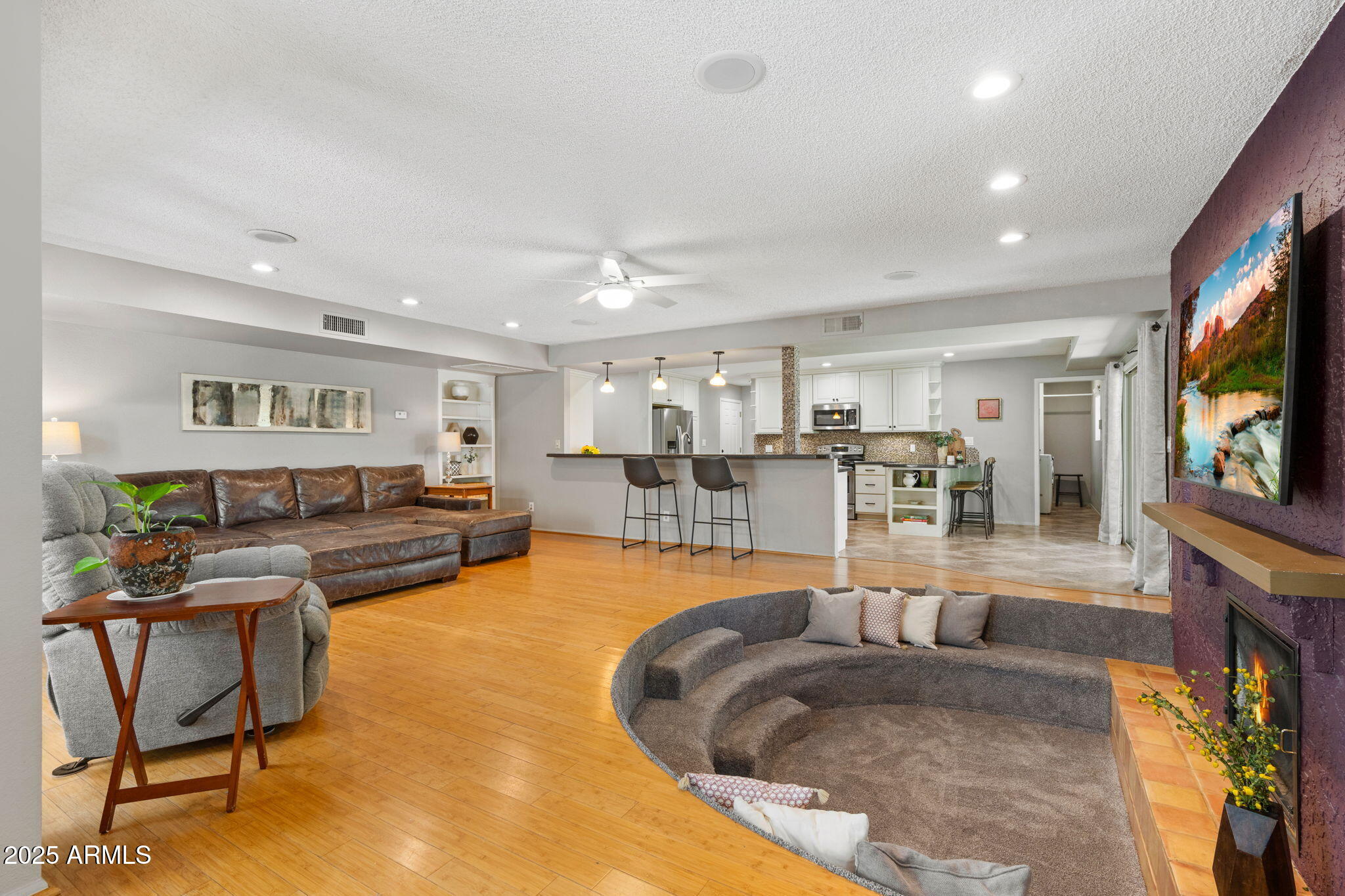 3302 E MALAPAI Drive