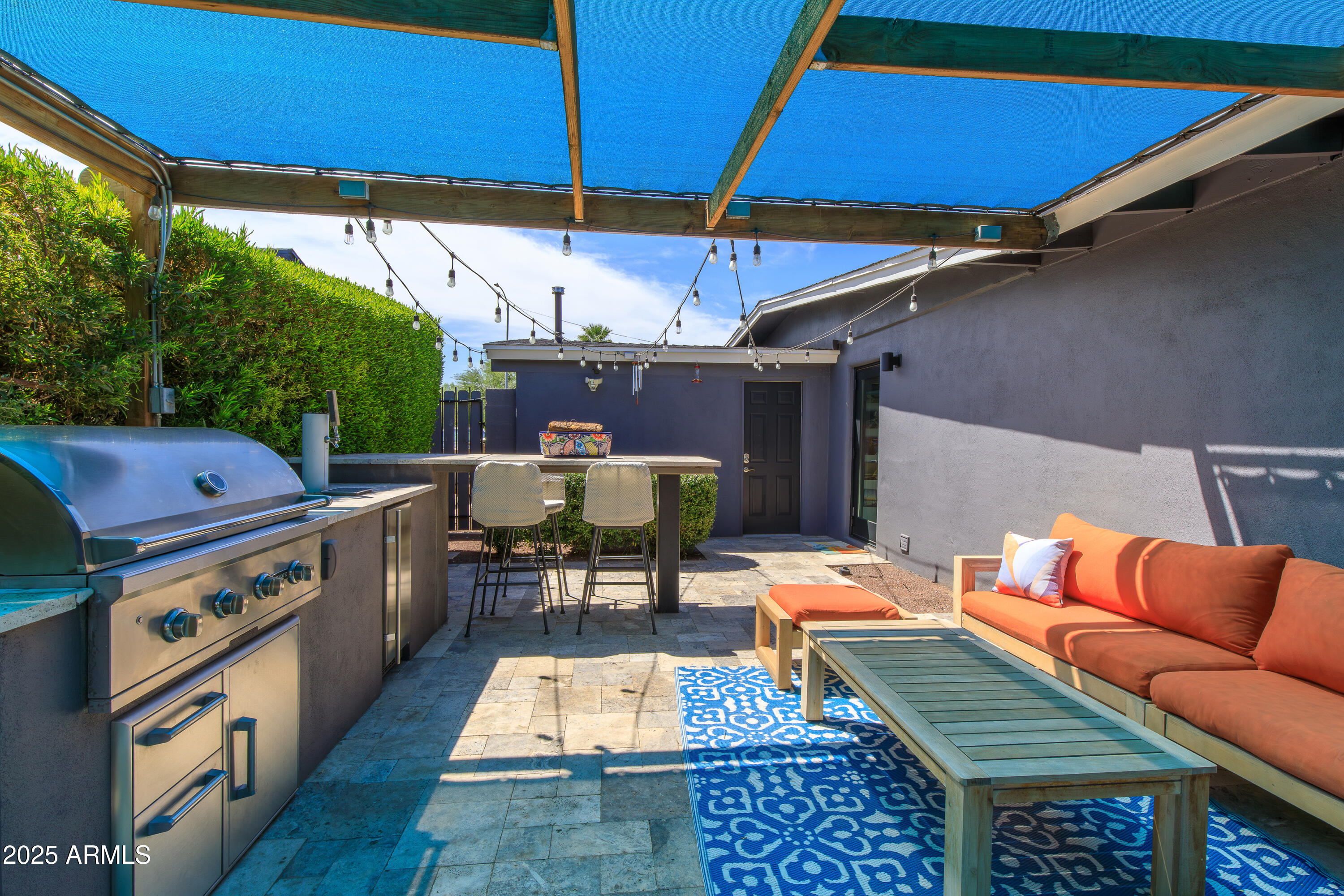 1218 E CLARENDON Avenue