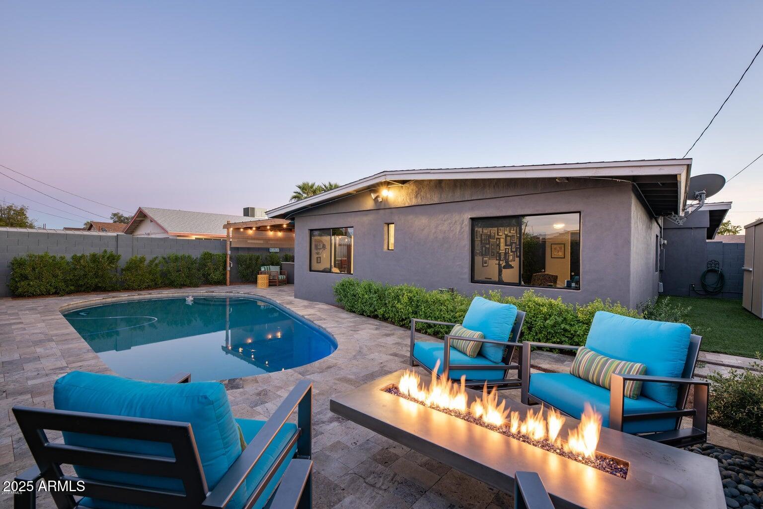 1218 E CLARENDON Avenue