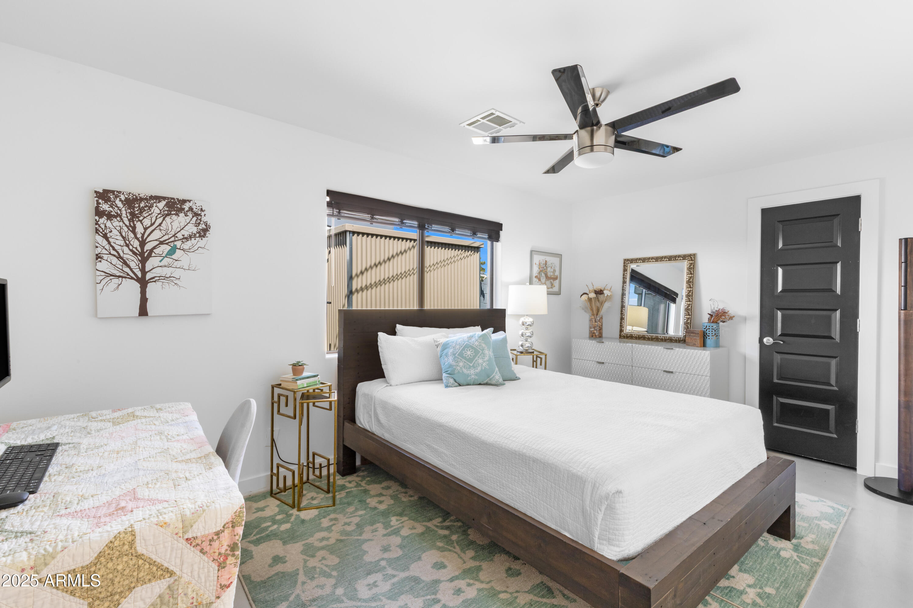 1218 E CLARENDON Avenue