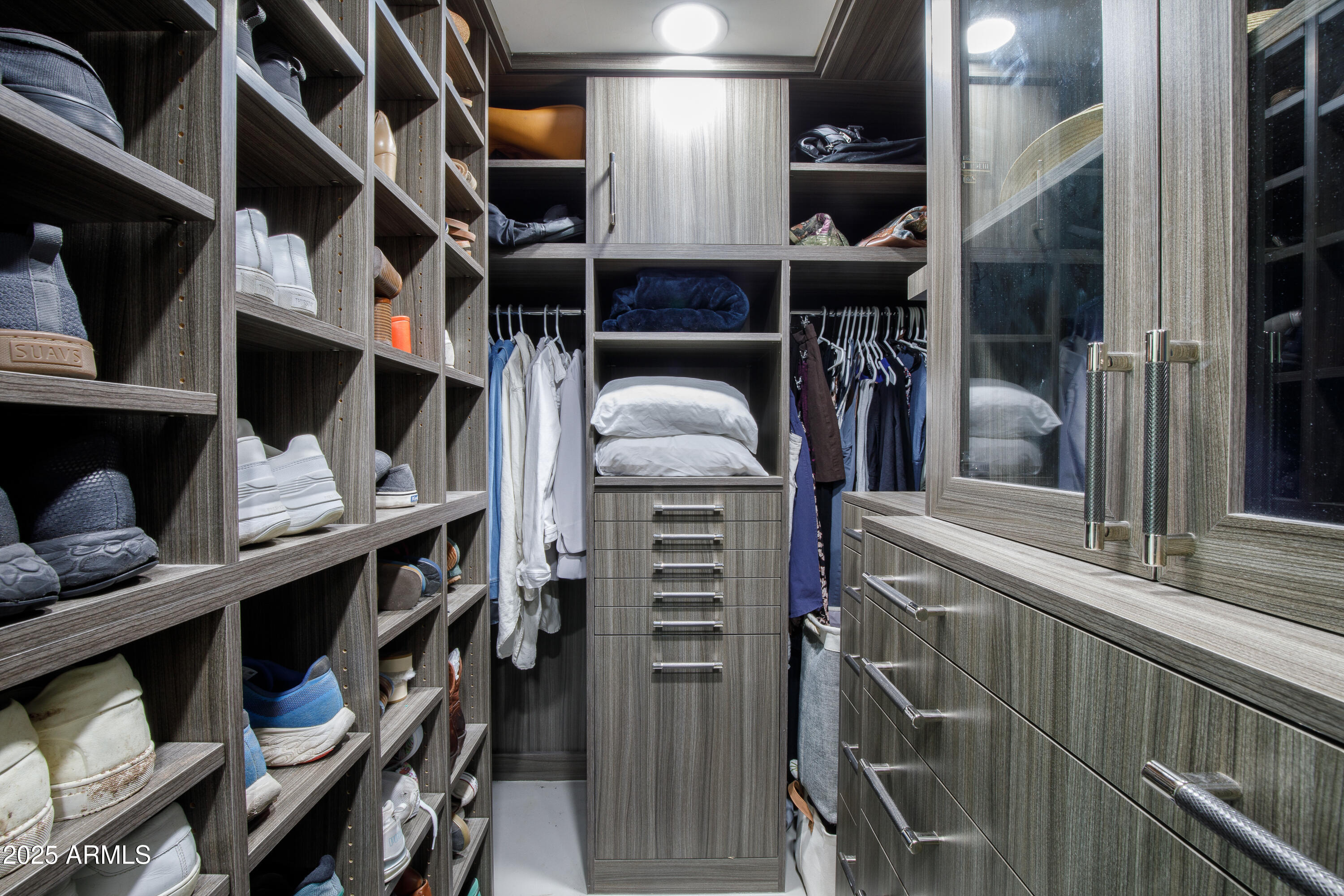 1218 E CLARENDON Avenue