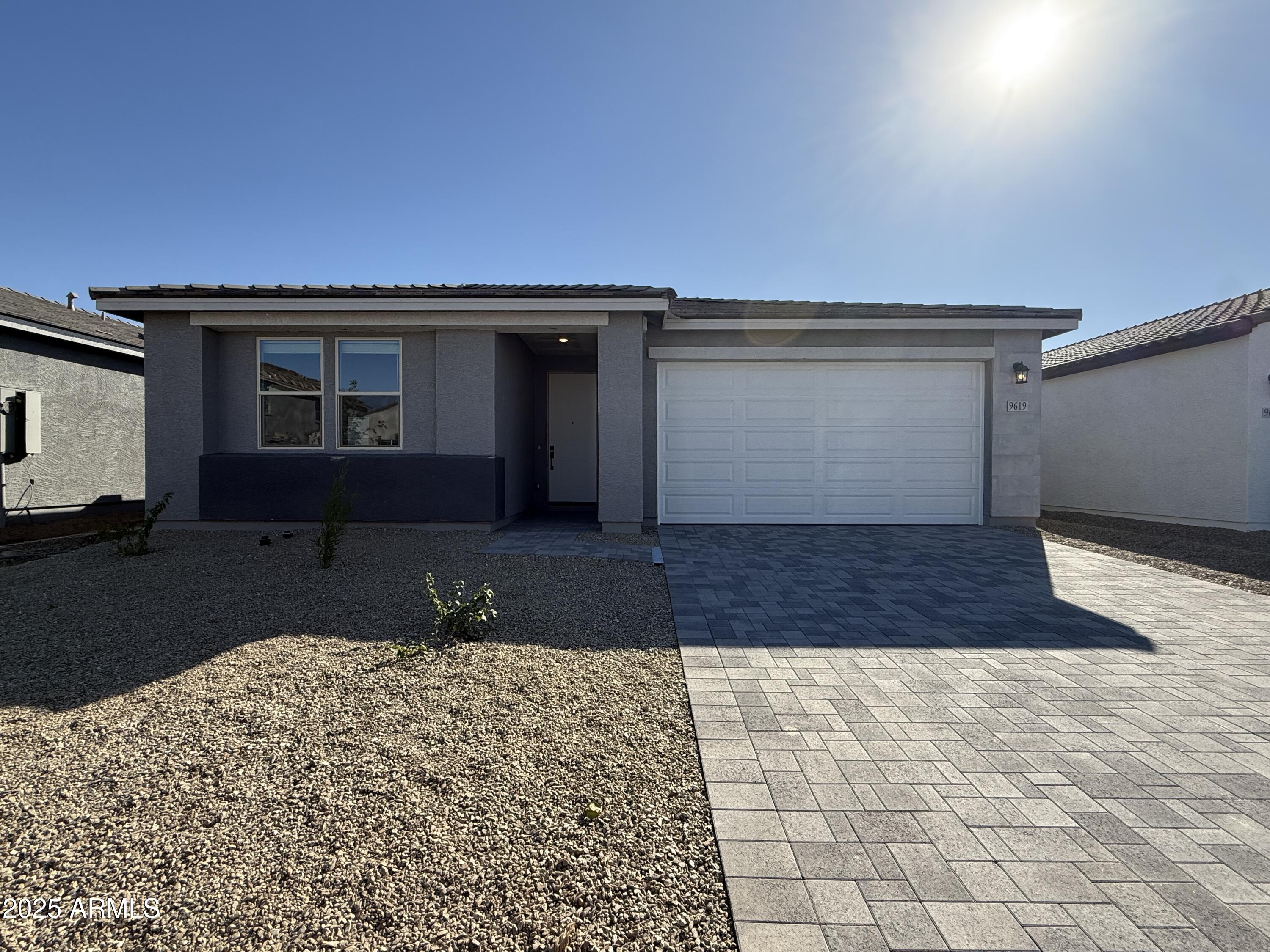 9619 W TAMARISK Avenue