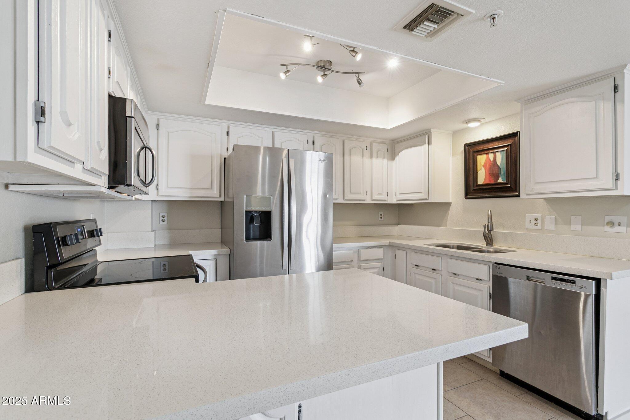 4200 N MILLER Road, 220